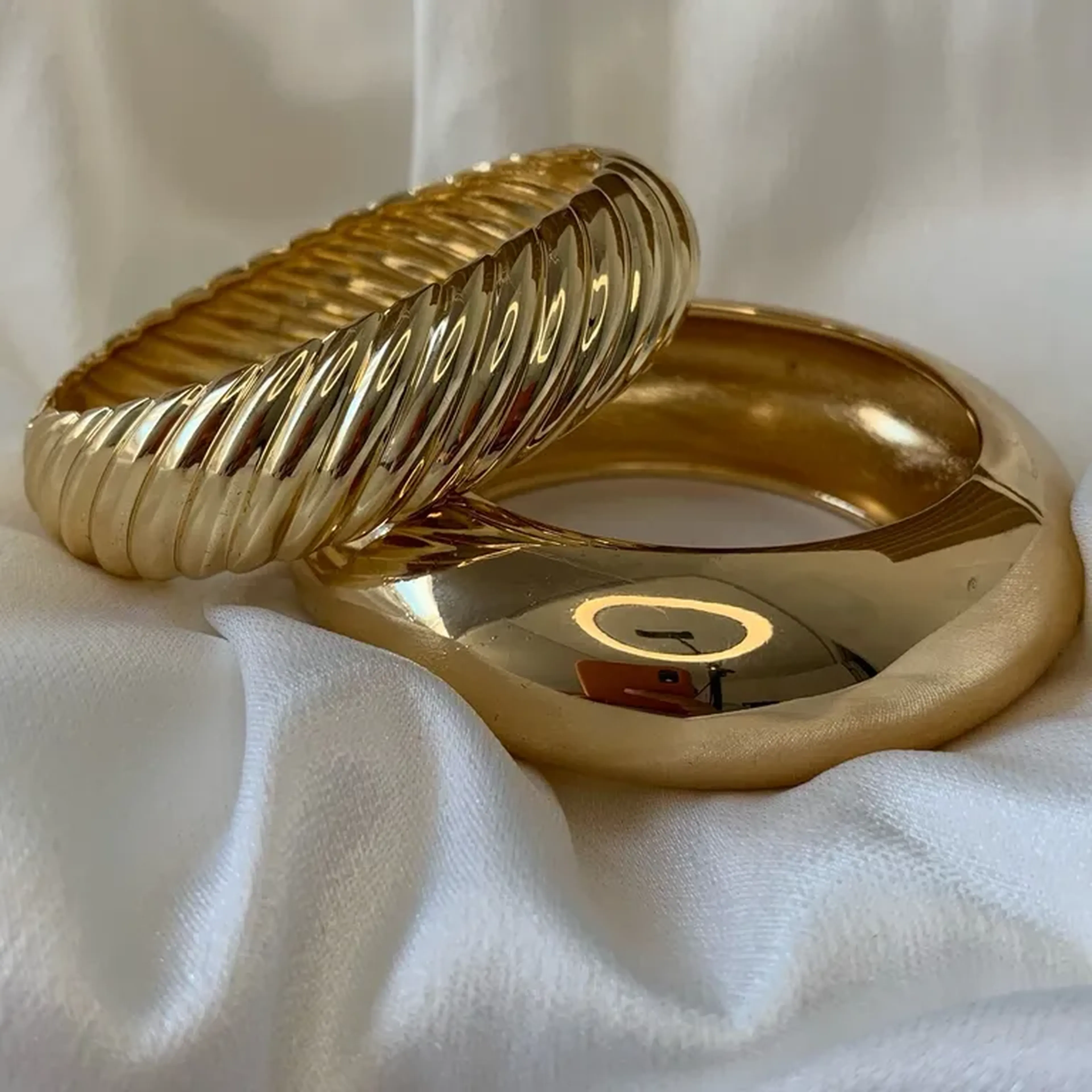 Bracelete redondo maximalista linhas imagem