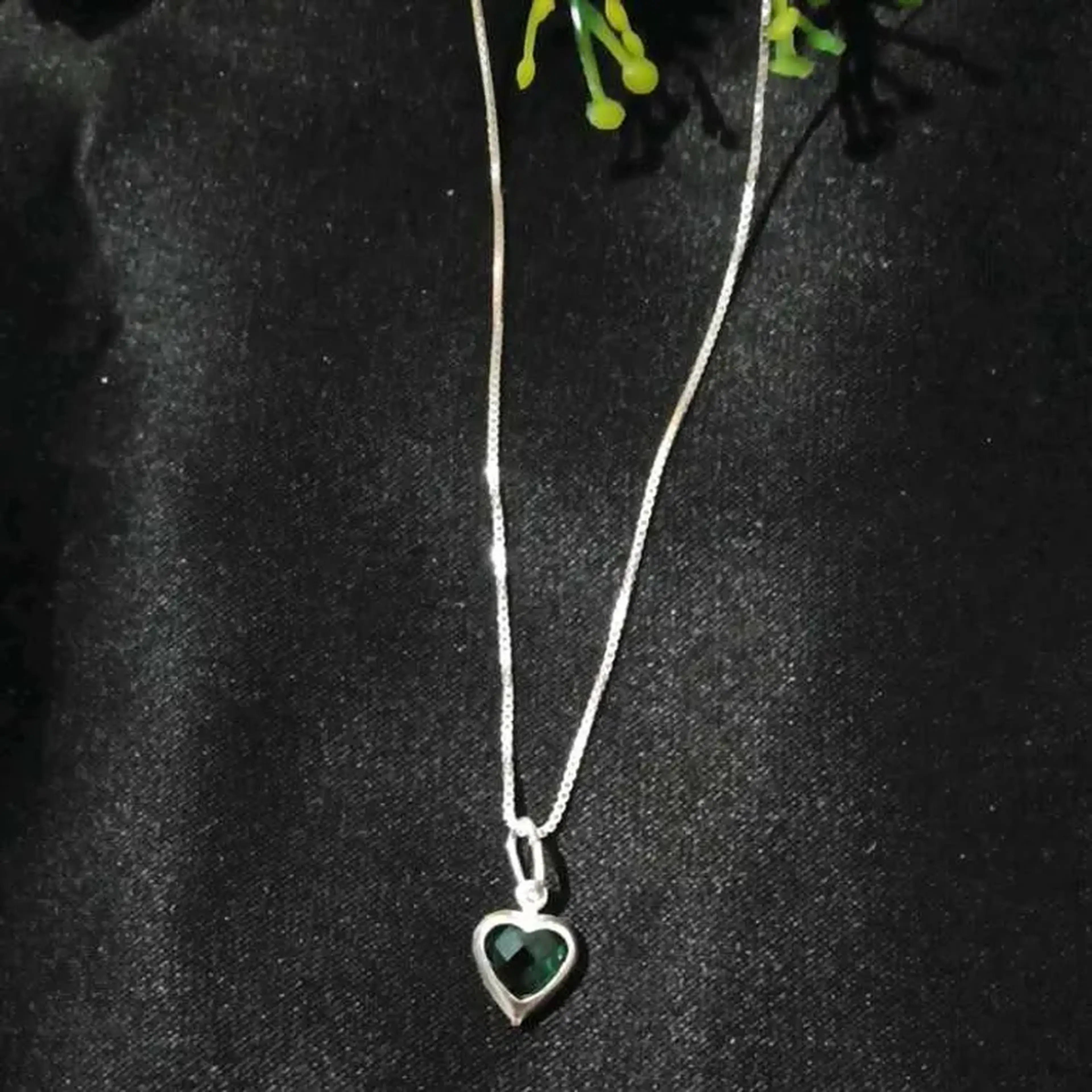 Colar Coração Verde imagem