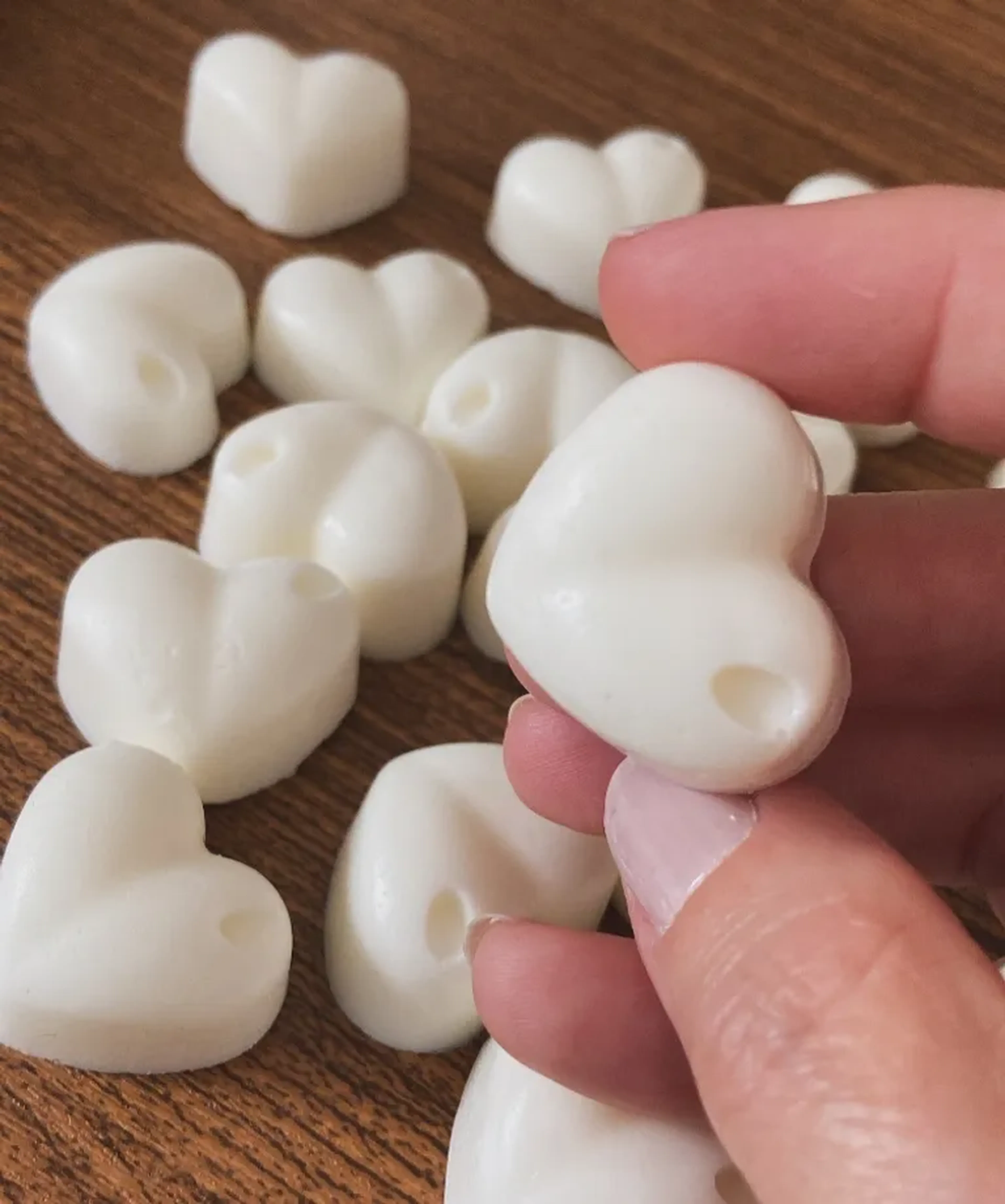 100 Lembrancinhas Sabonetes Mini Coração Branco O imagem