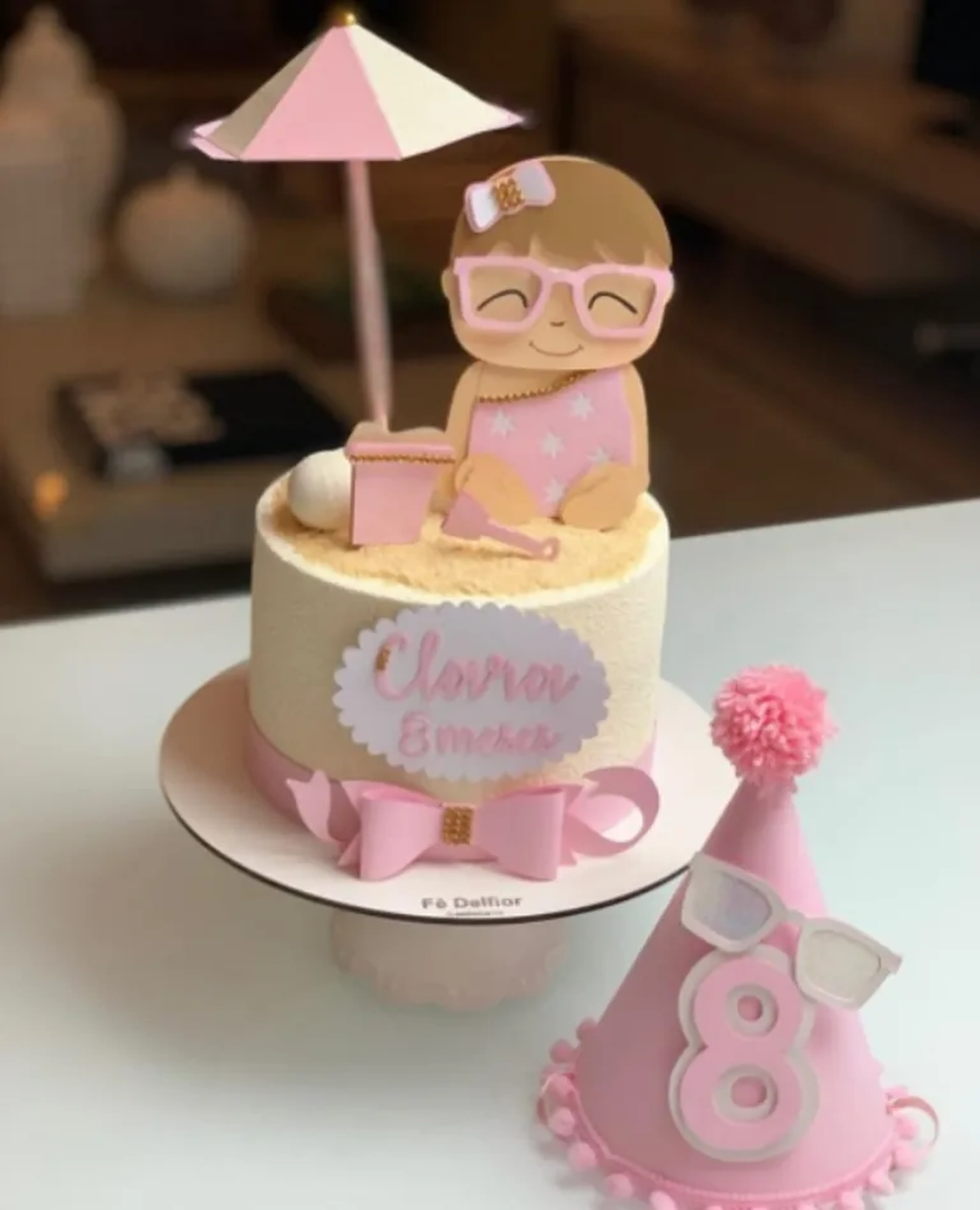 ARQUIVO DE CORTE TOPO DE BOLO BEBE MENINA DE ROSA NA PRAIA imagem