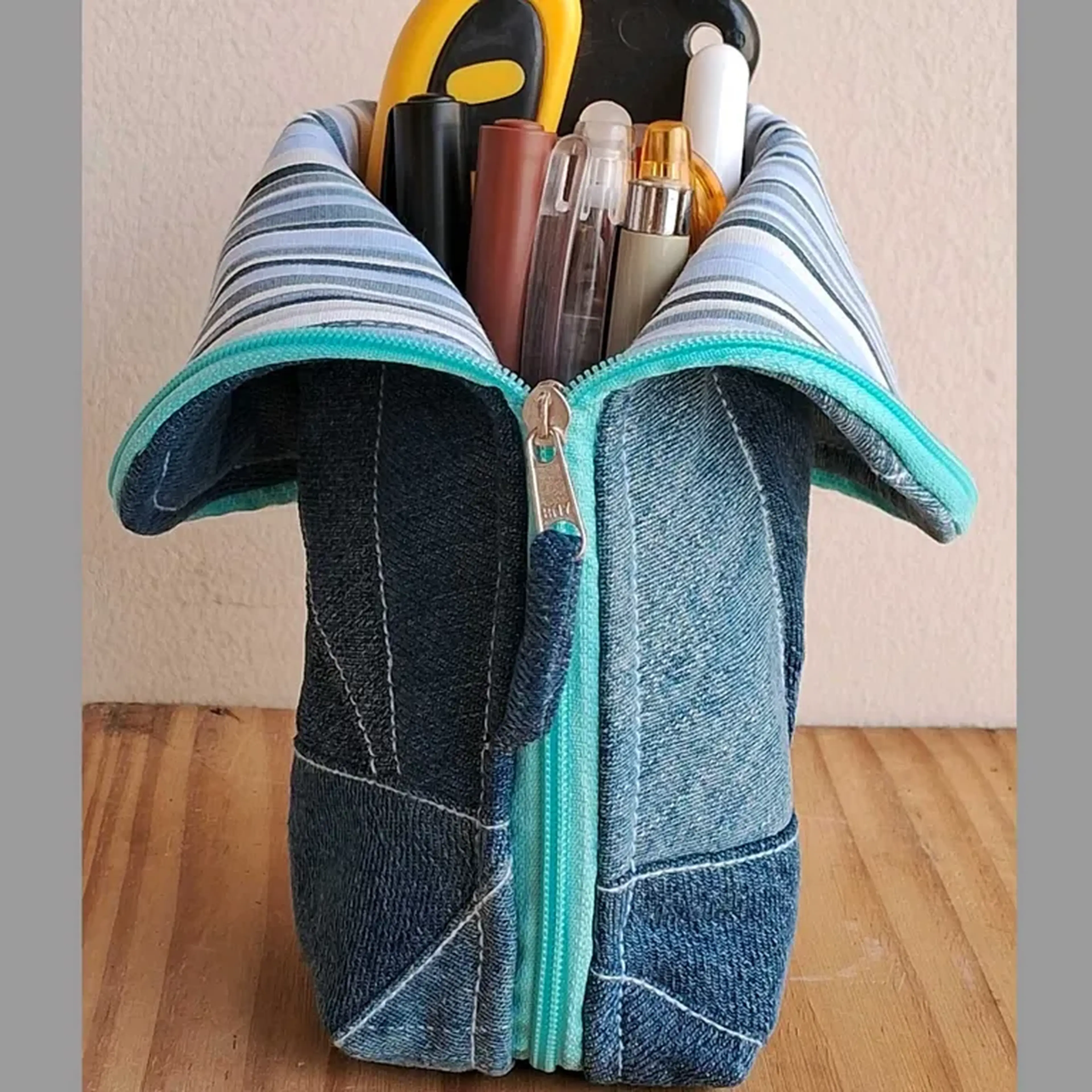 Estojo Vertical forro listras azuis imagem