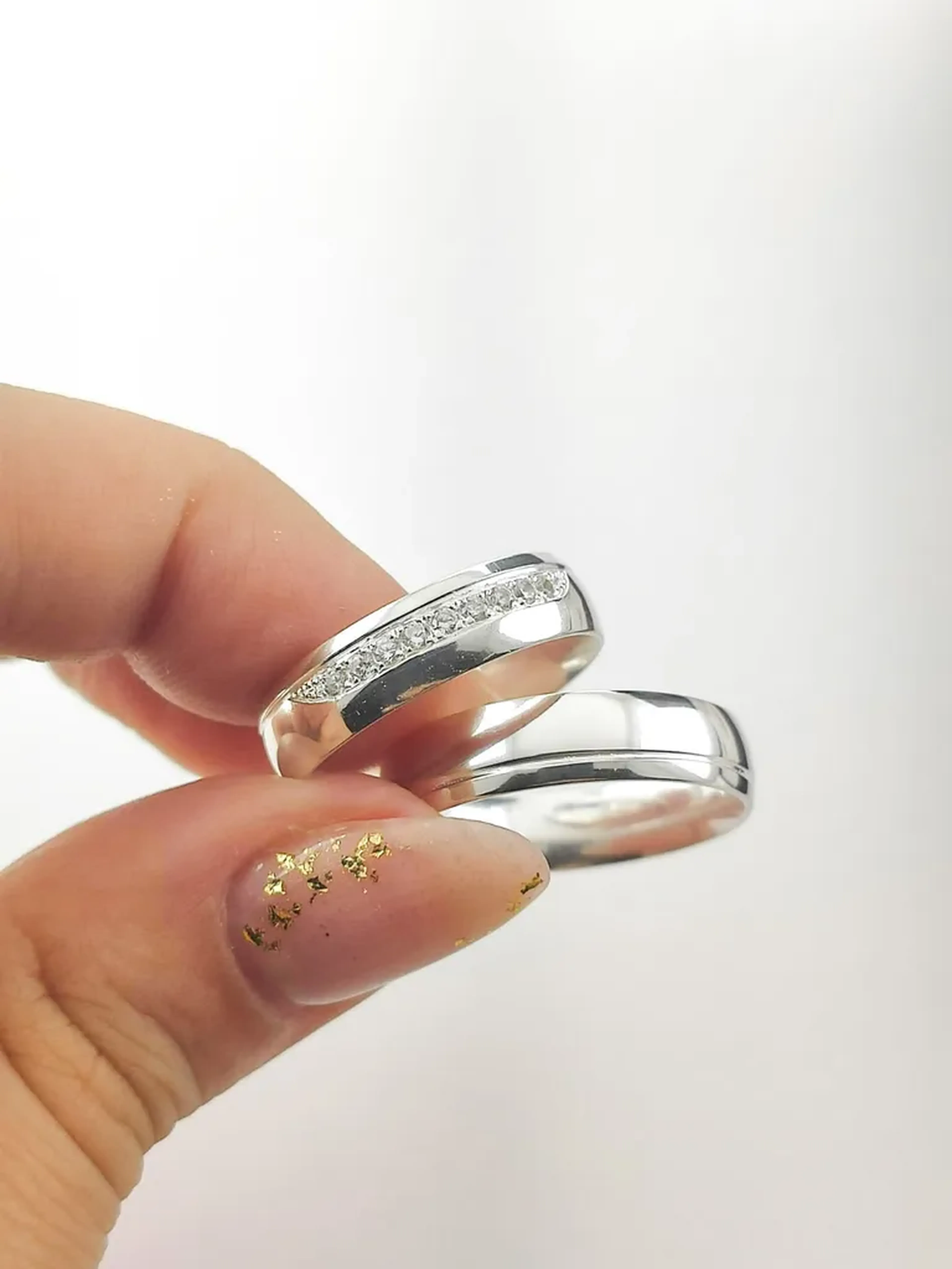 PAR DE ALIANÇA 5MM ABALOADA CRAVEJADA imagem