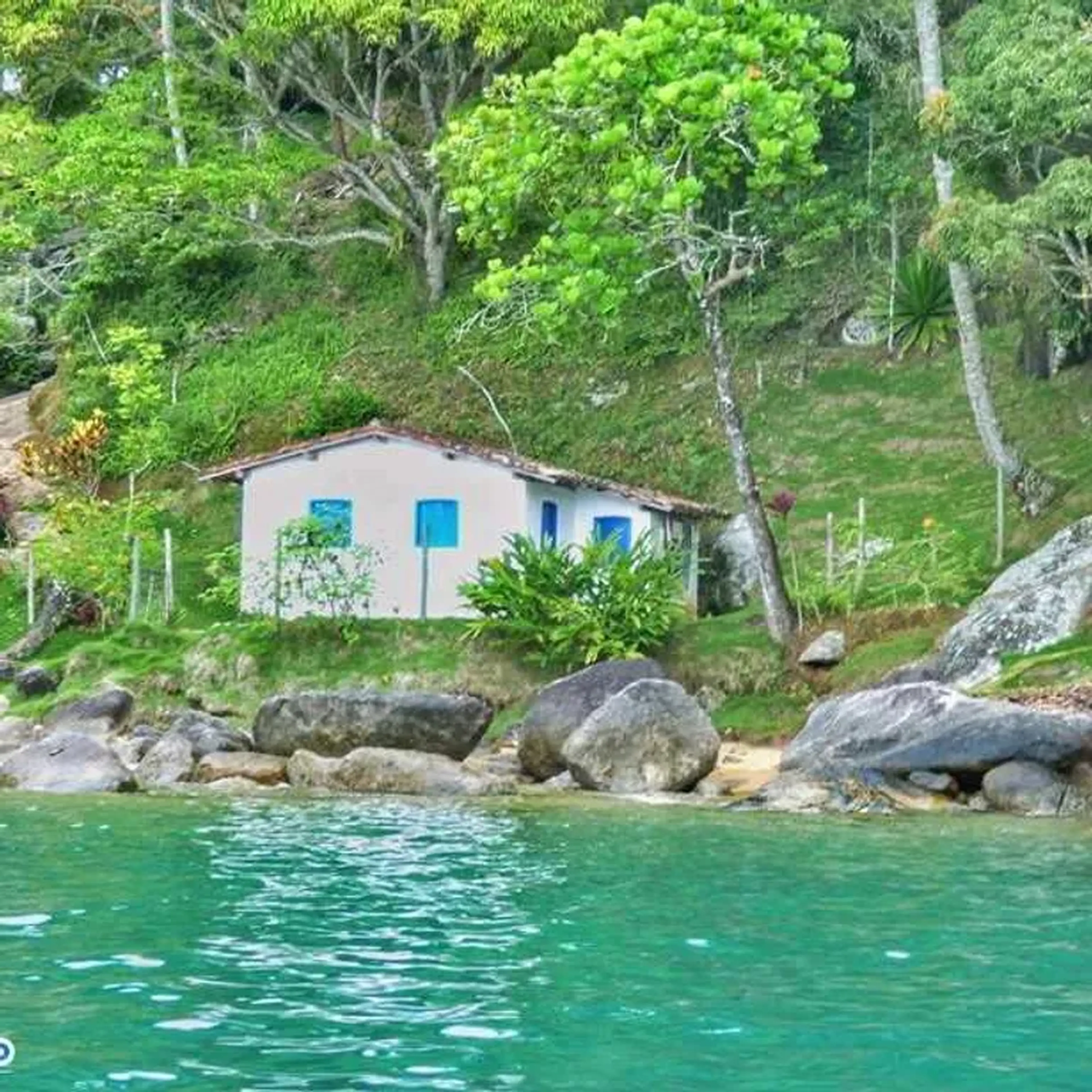 TRILHA DA PRAIA DA FOME EM ILHABELA imagem