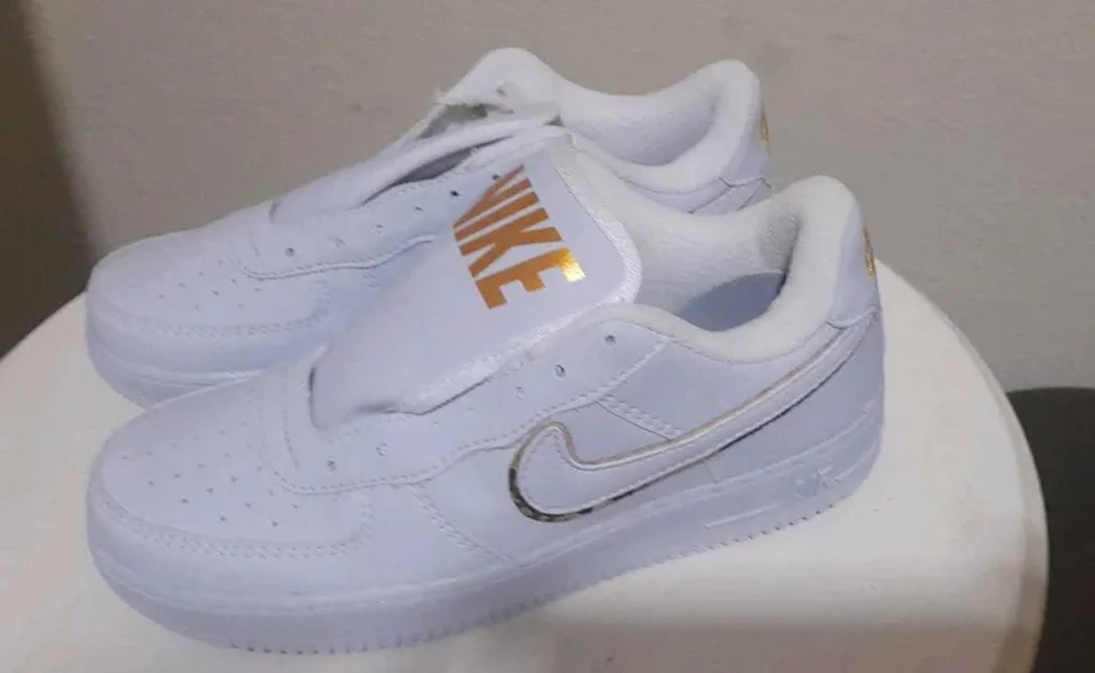 Tênis Branco imagem