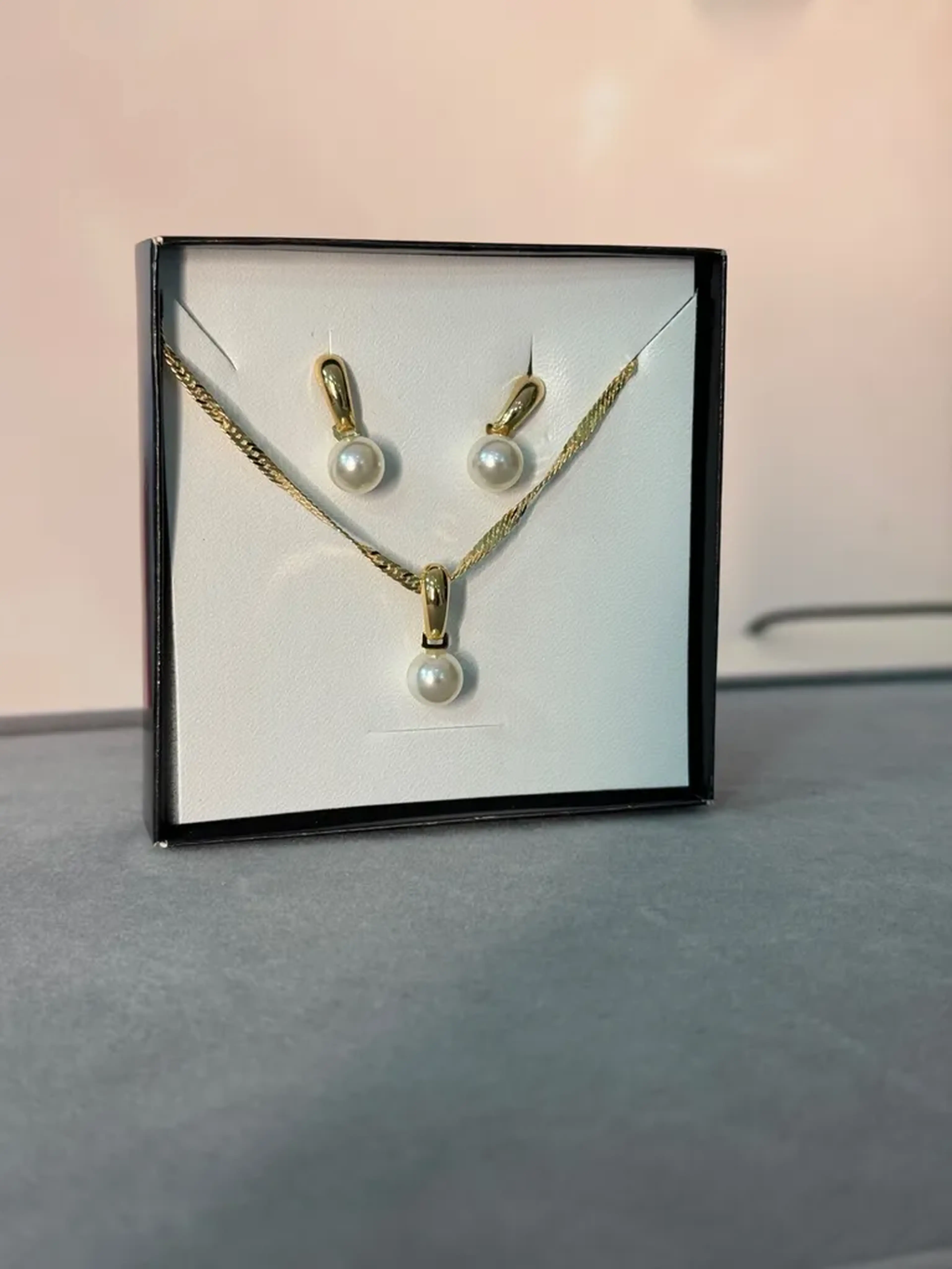 Conjunto de brinco e colar ( pérolas ) imagem