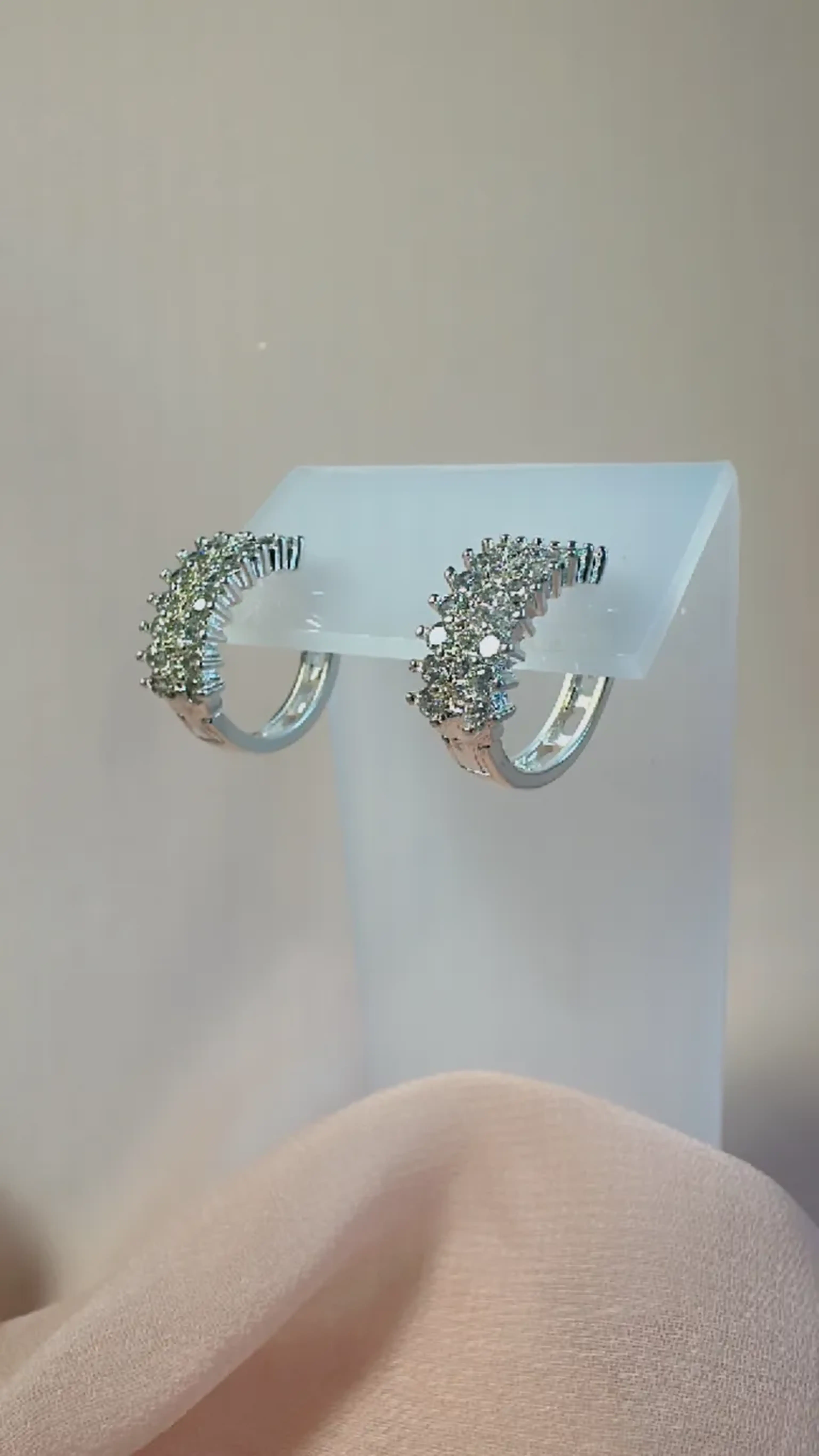 Argola brilhantes poá imagem