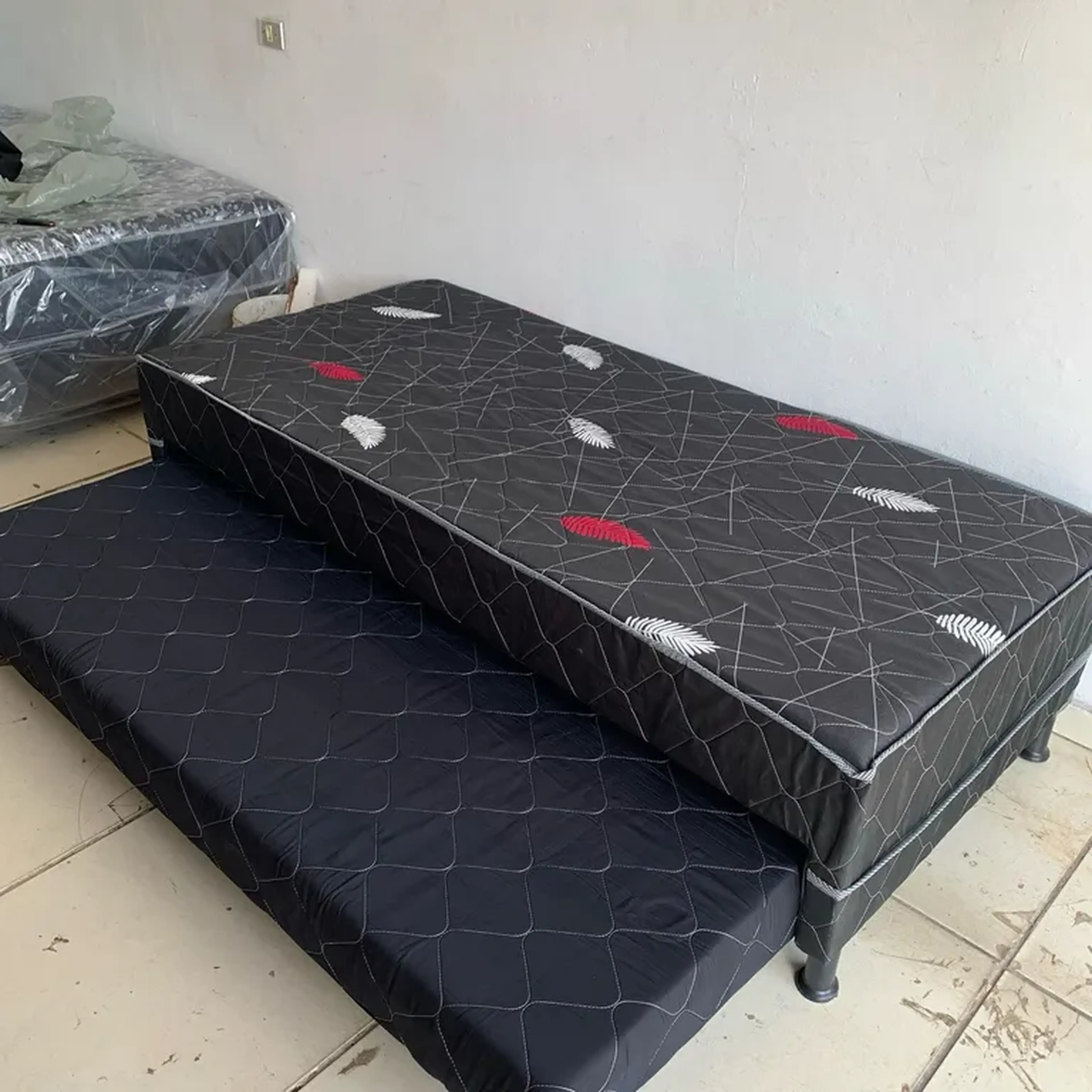 CAMA BOX SOLTEIRÃO COM AUXILIAR - Estofada imagem