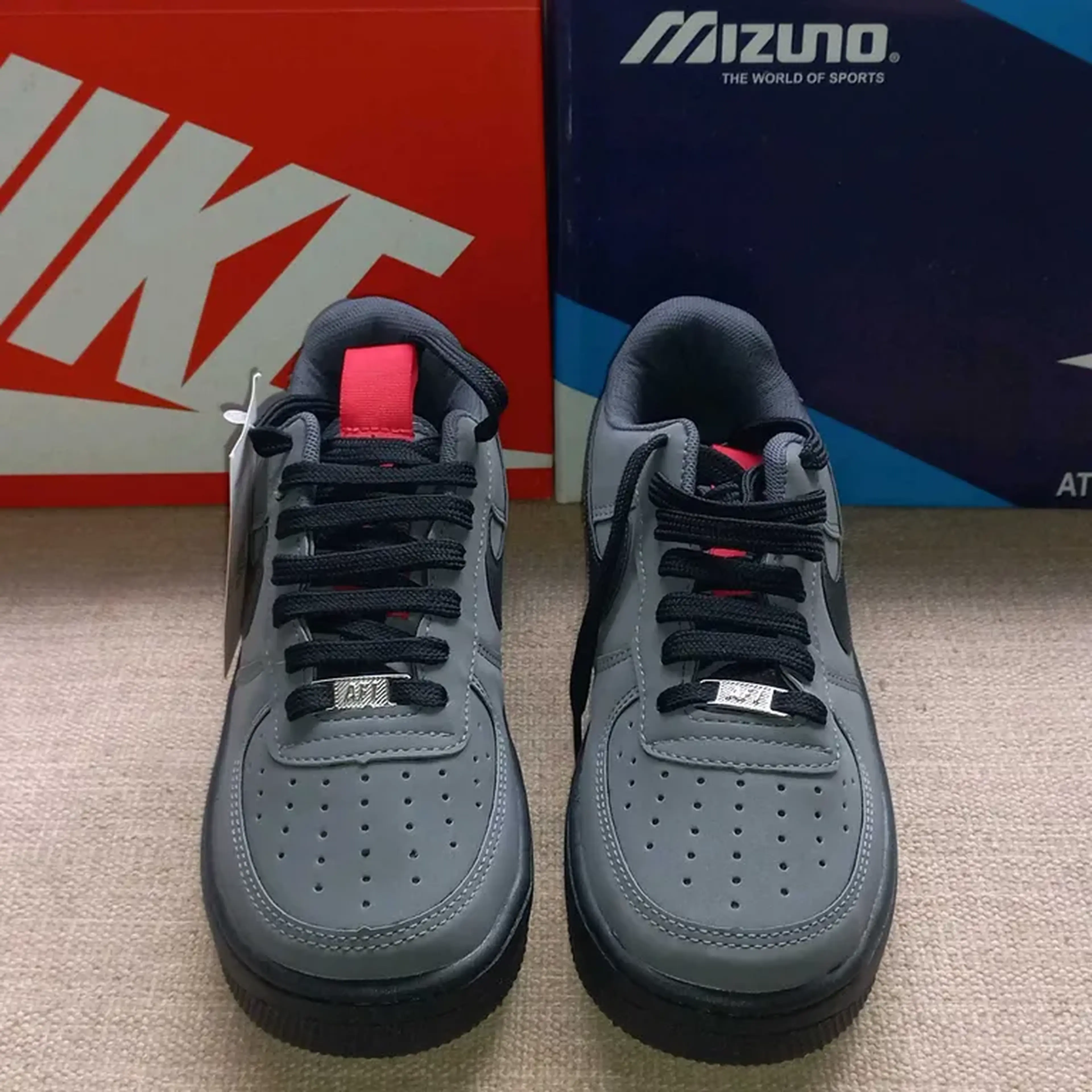 TÊNIS NIKE AIR FORCE CINZA PRETO imagem
