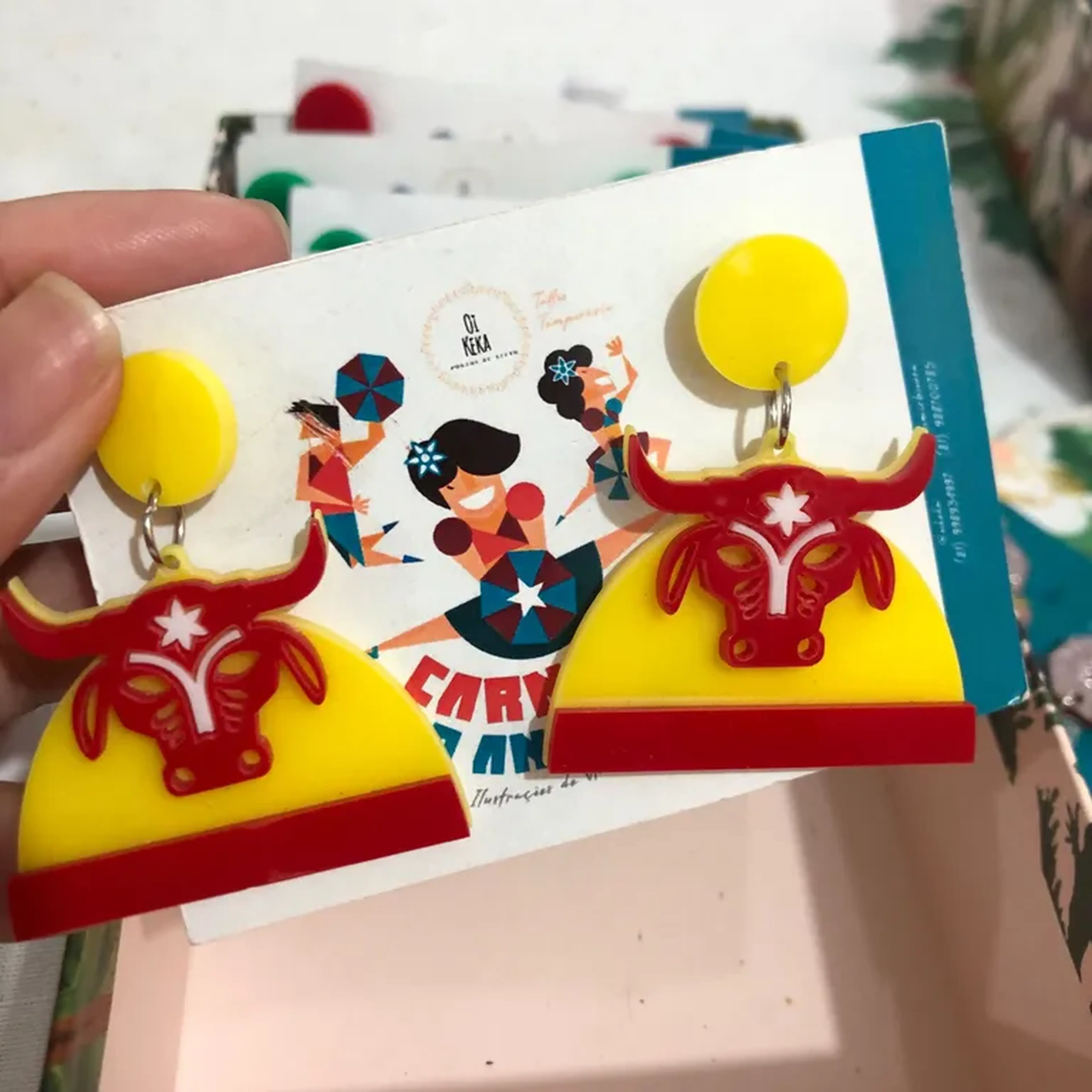 bazar - brinco bumba meu boi amarelo e vermelho imagem