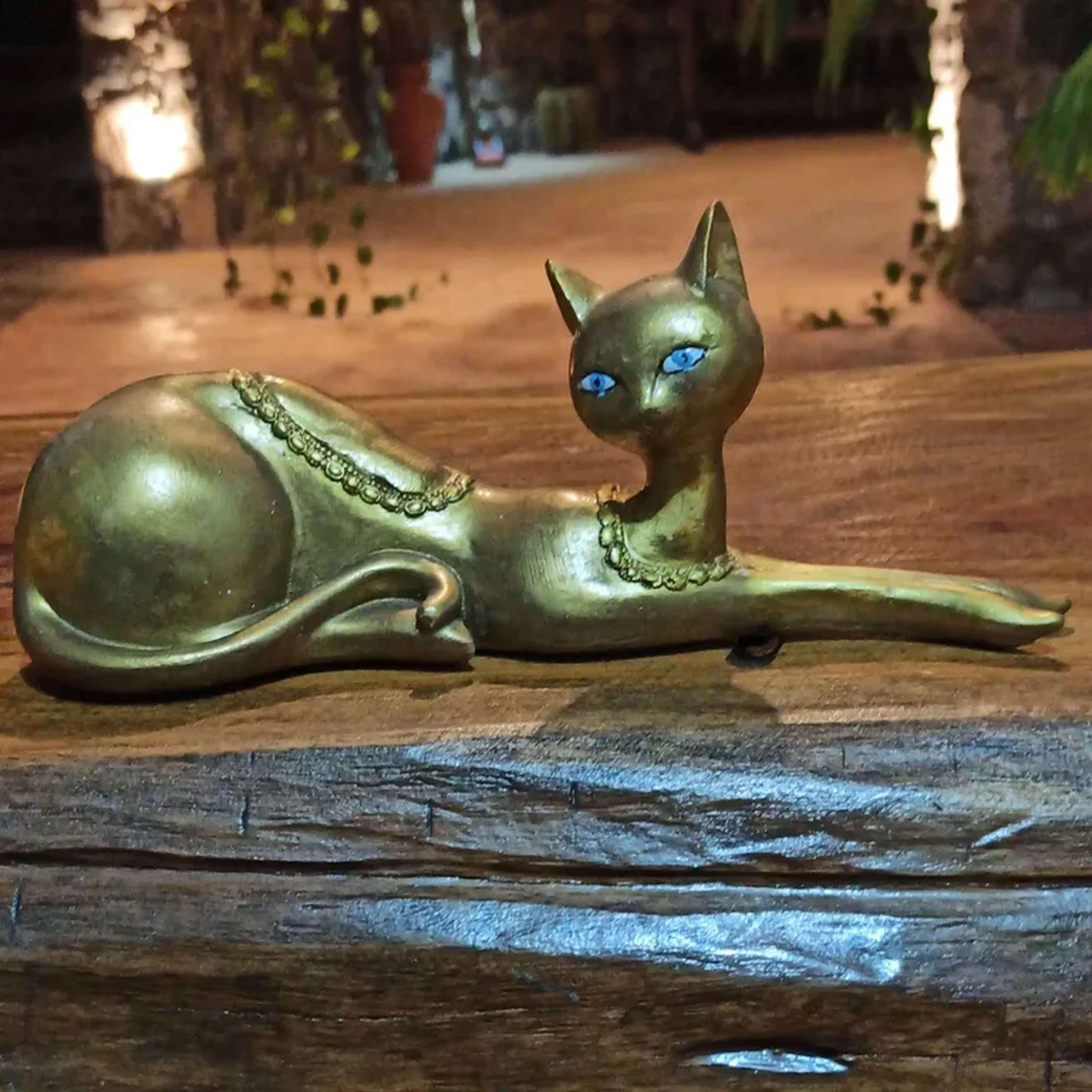 Gata deitada 24cm x 10cm imagem