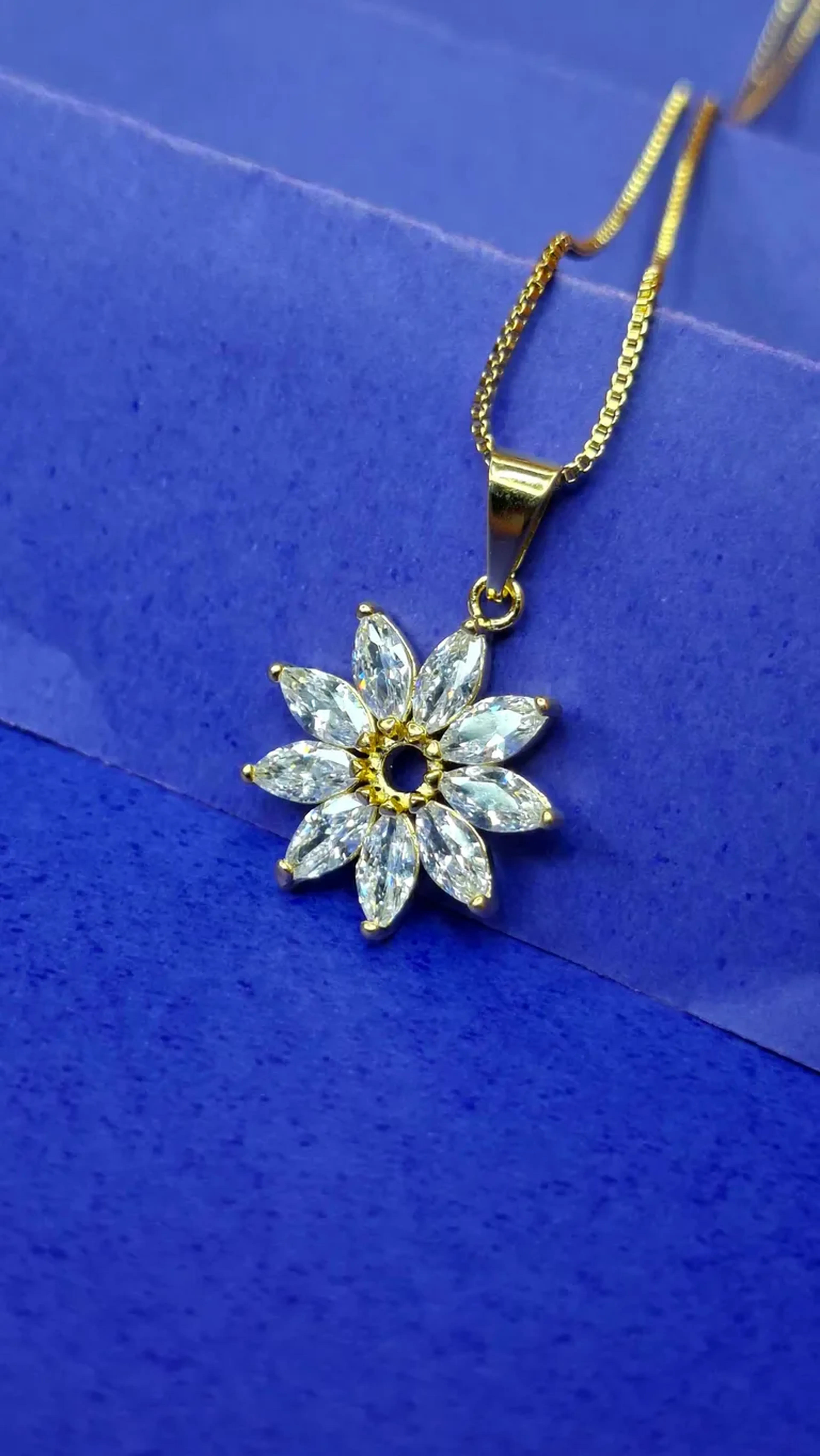 Colar de Flor em Zircônia 28997 imagem