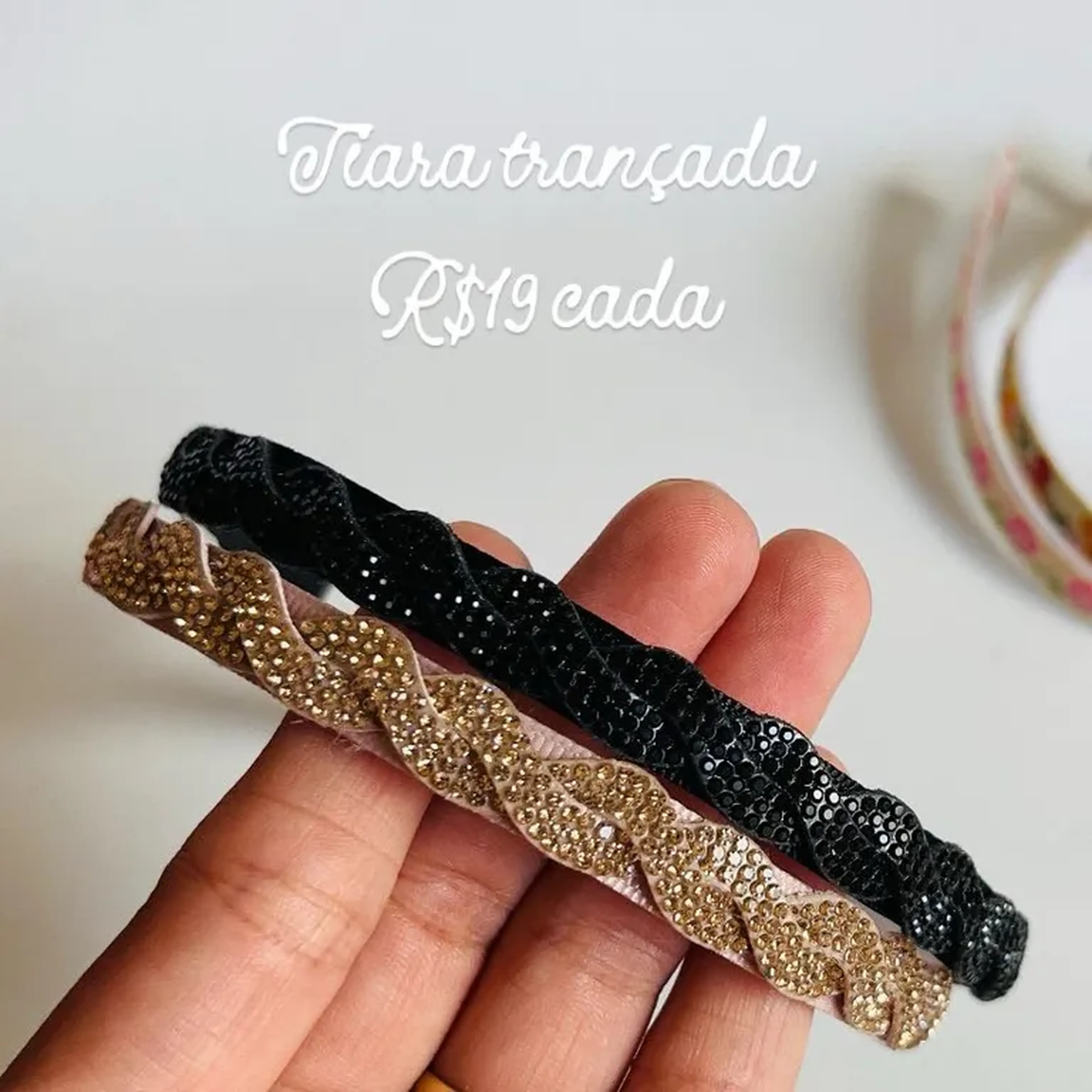 Tiara trançada strass imagem