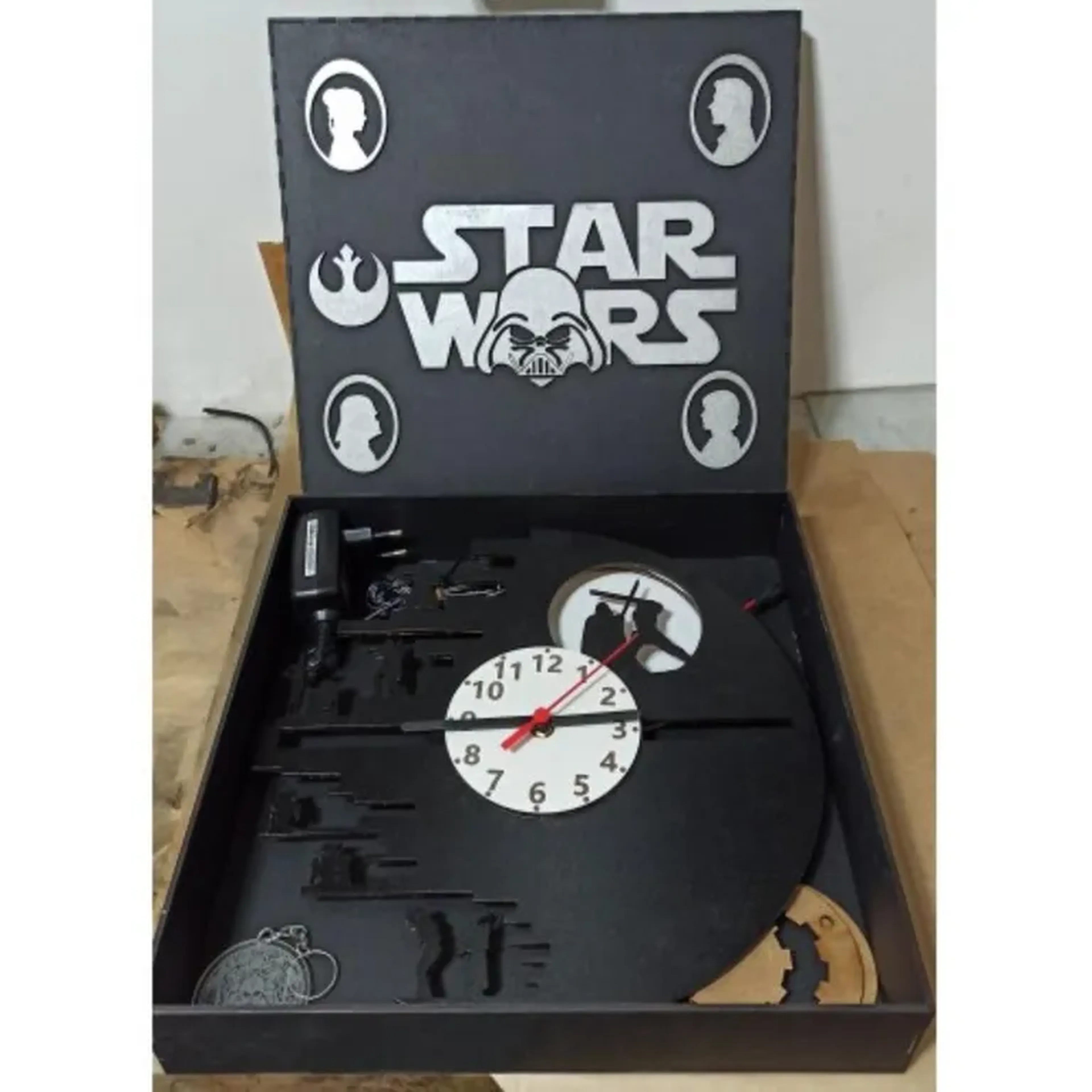 Relógio Star Wars com led + caixa imagem