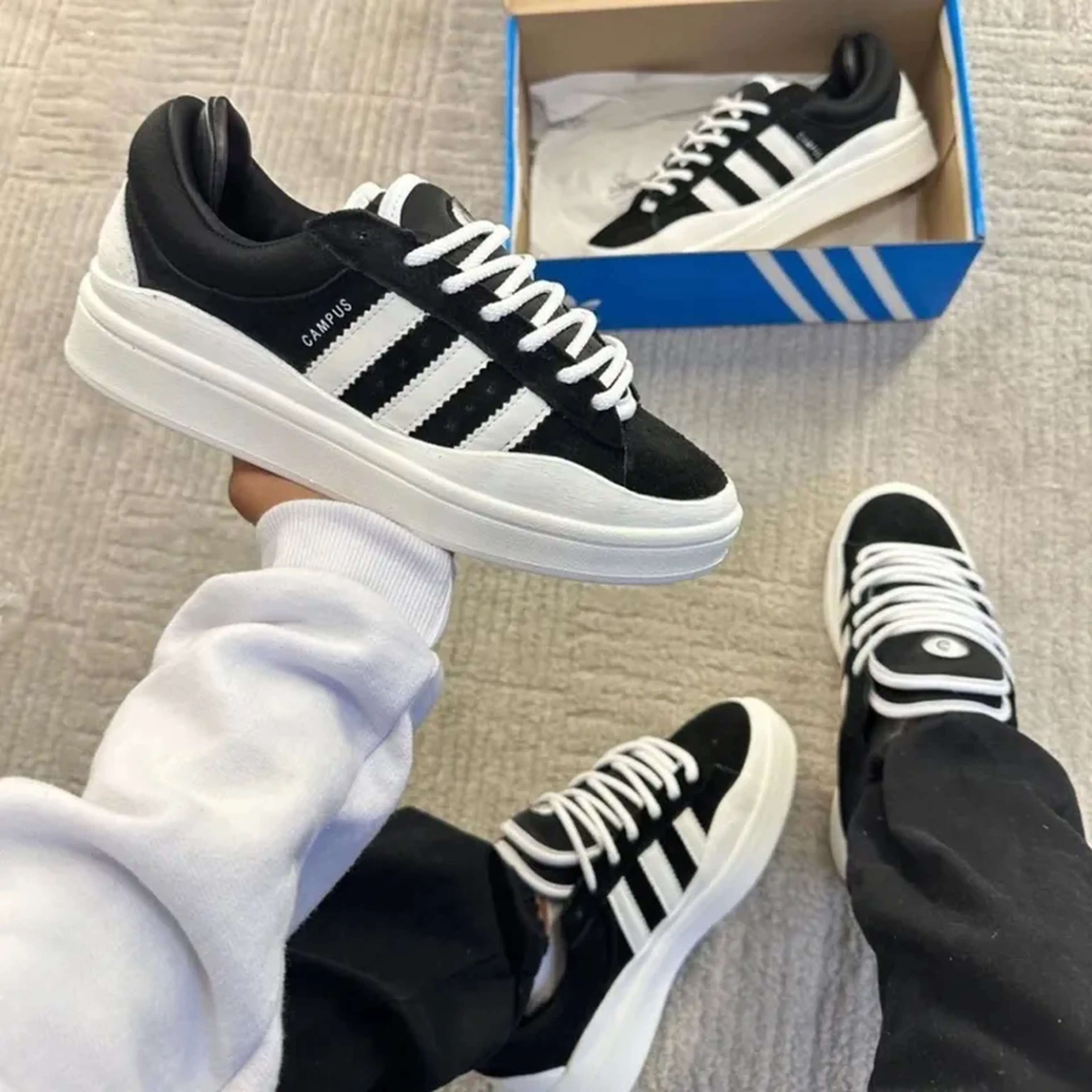 Adidas Bad Bunny Preto e Branco Premium imagem