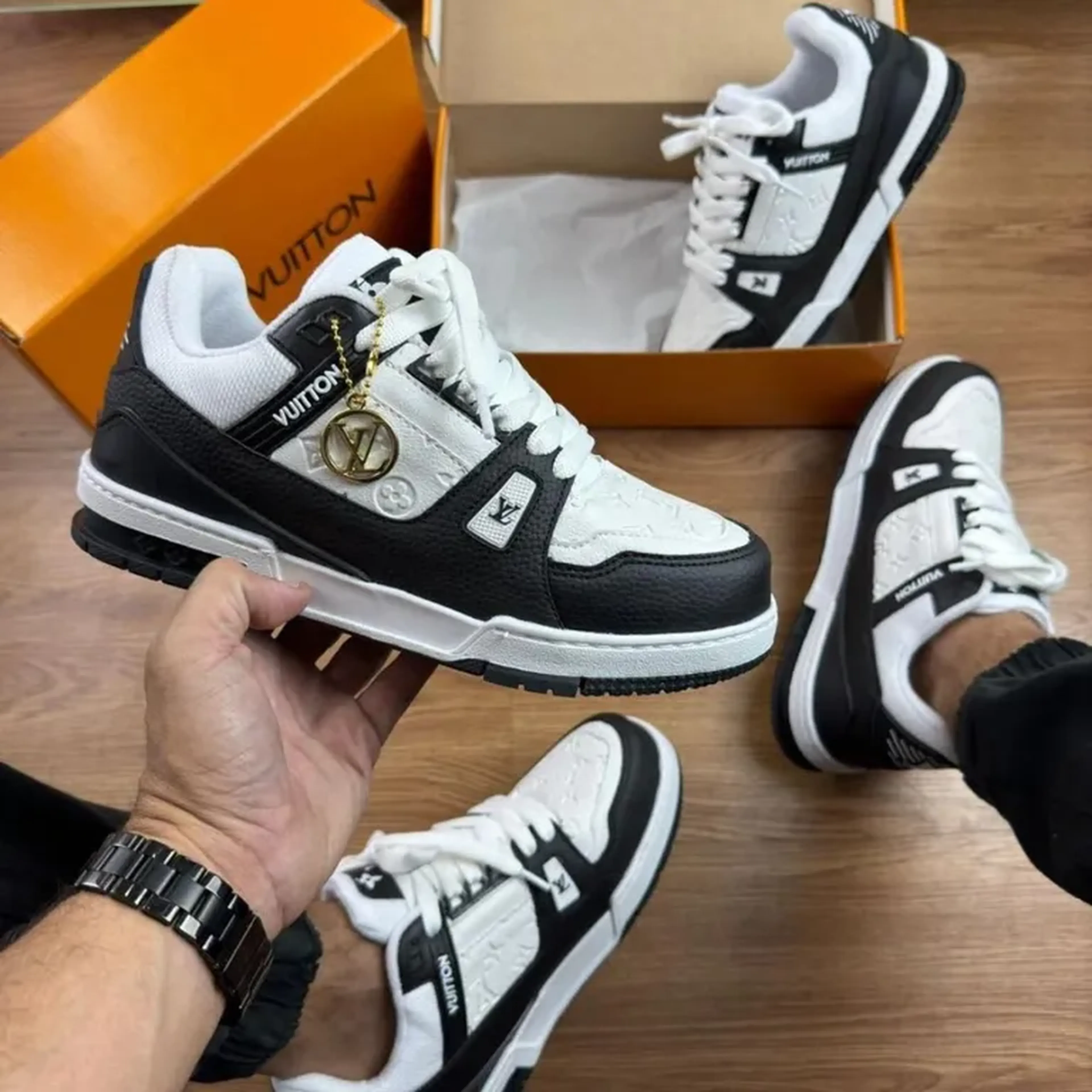 Louis Vuitton Trainer Preto e Branco imagem
