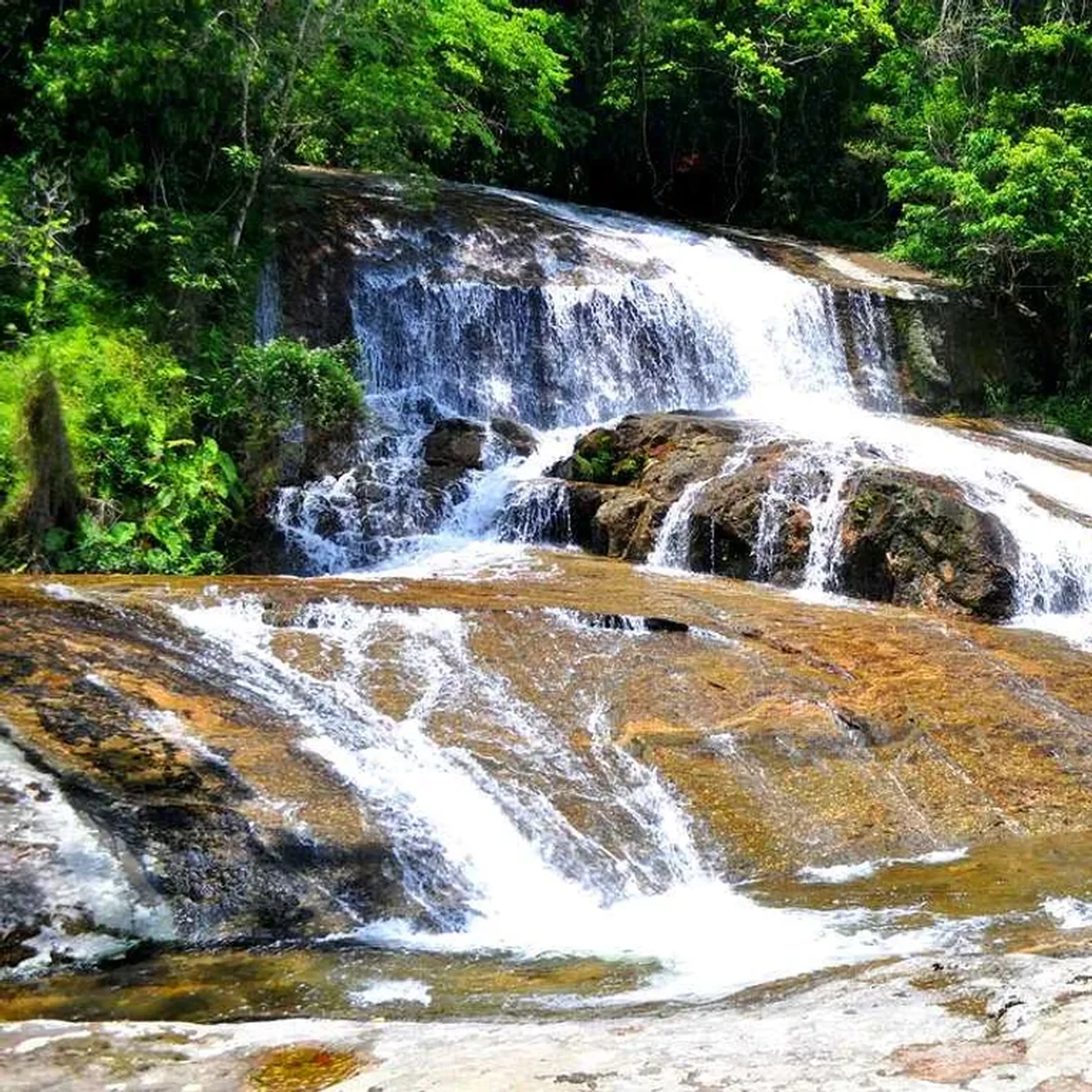 CACHOEIRA DO BANANAL EM ILHABELA imagem