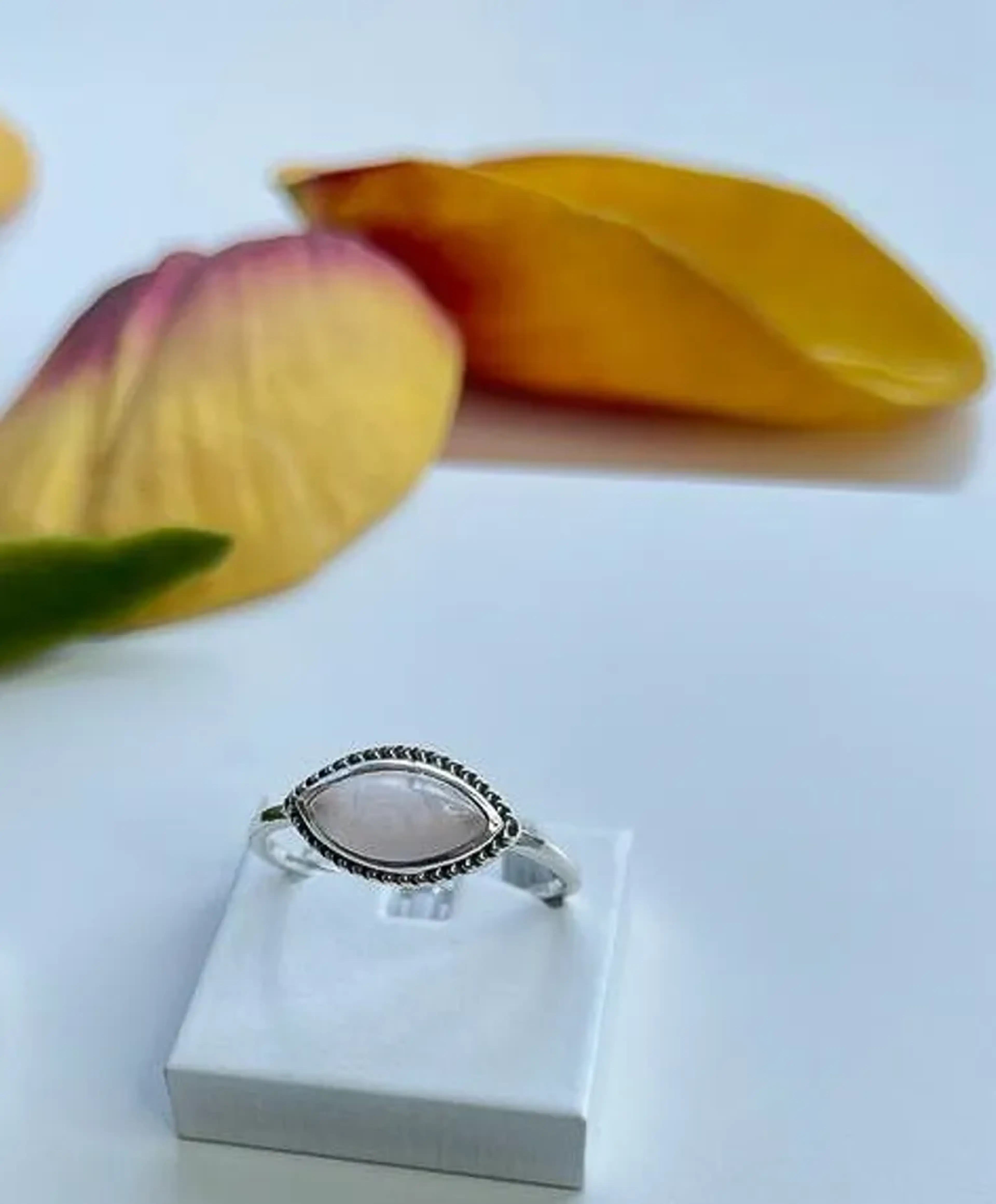 Anel de Prata 925 com Quartzo Rosa: Elegante e Significativo imagem