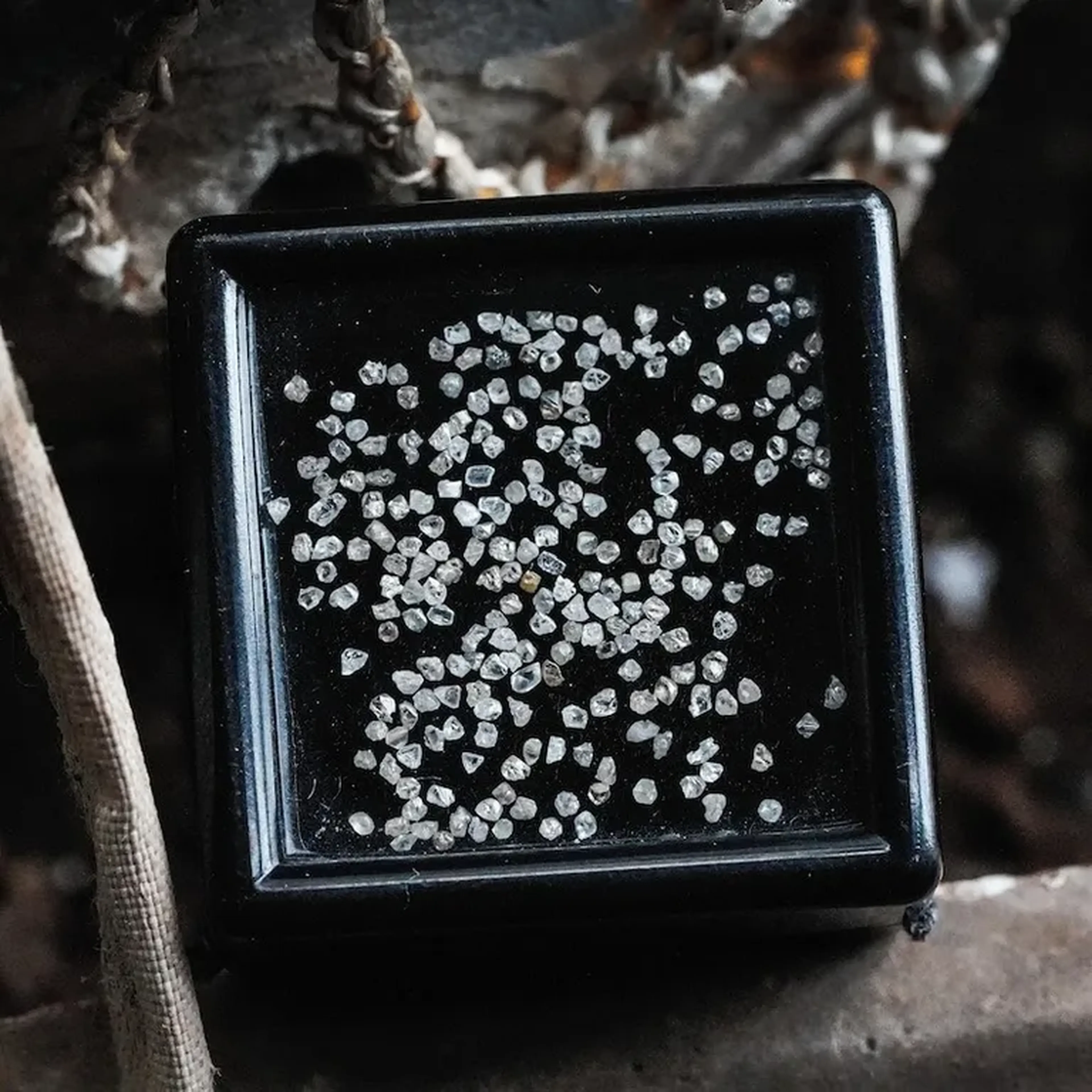 Lote Diamantes 1,0 Quilates em Bruto imagem