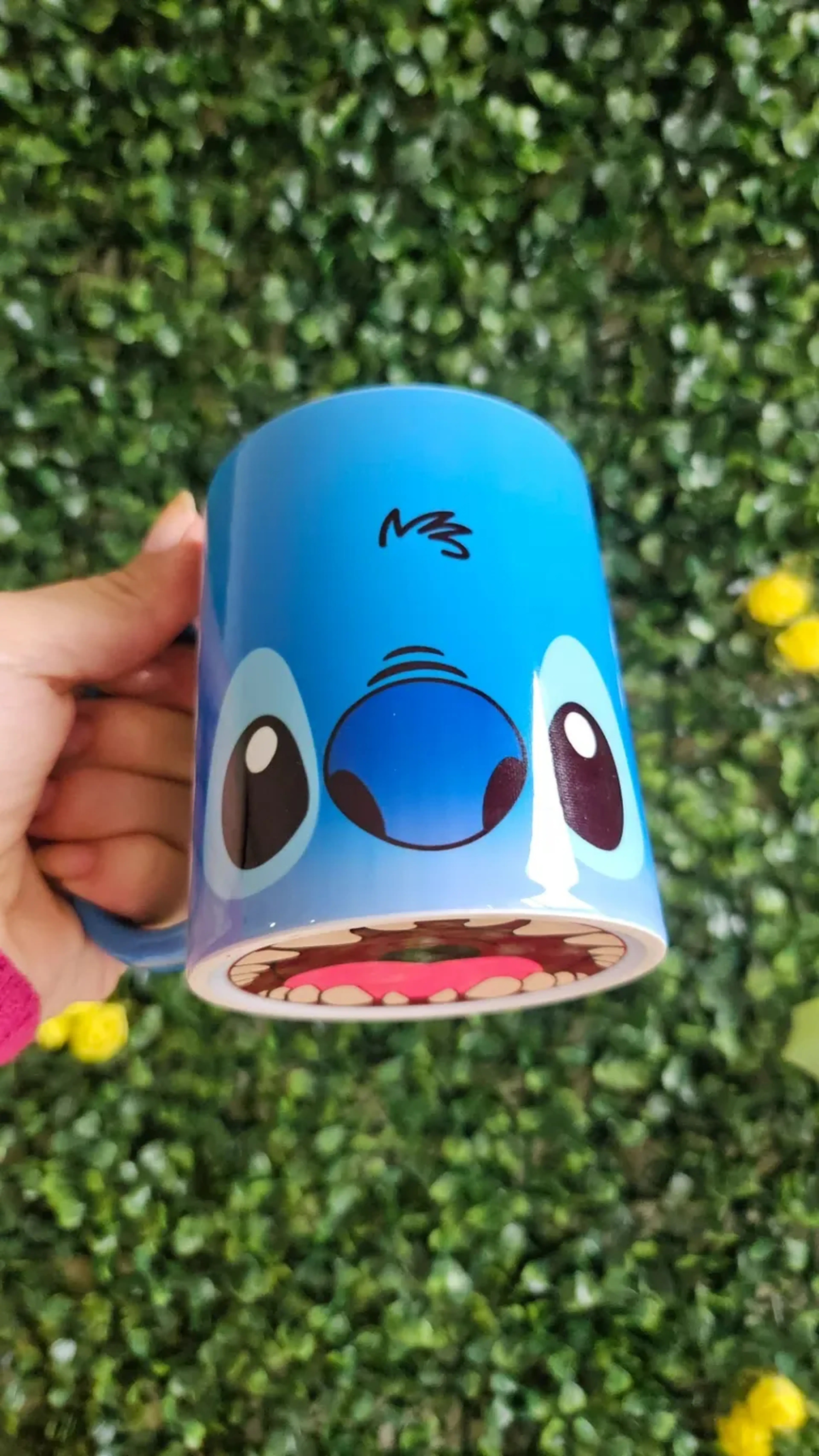 Caneca bocão alça colorida imagem
