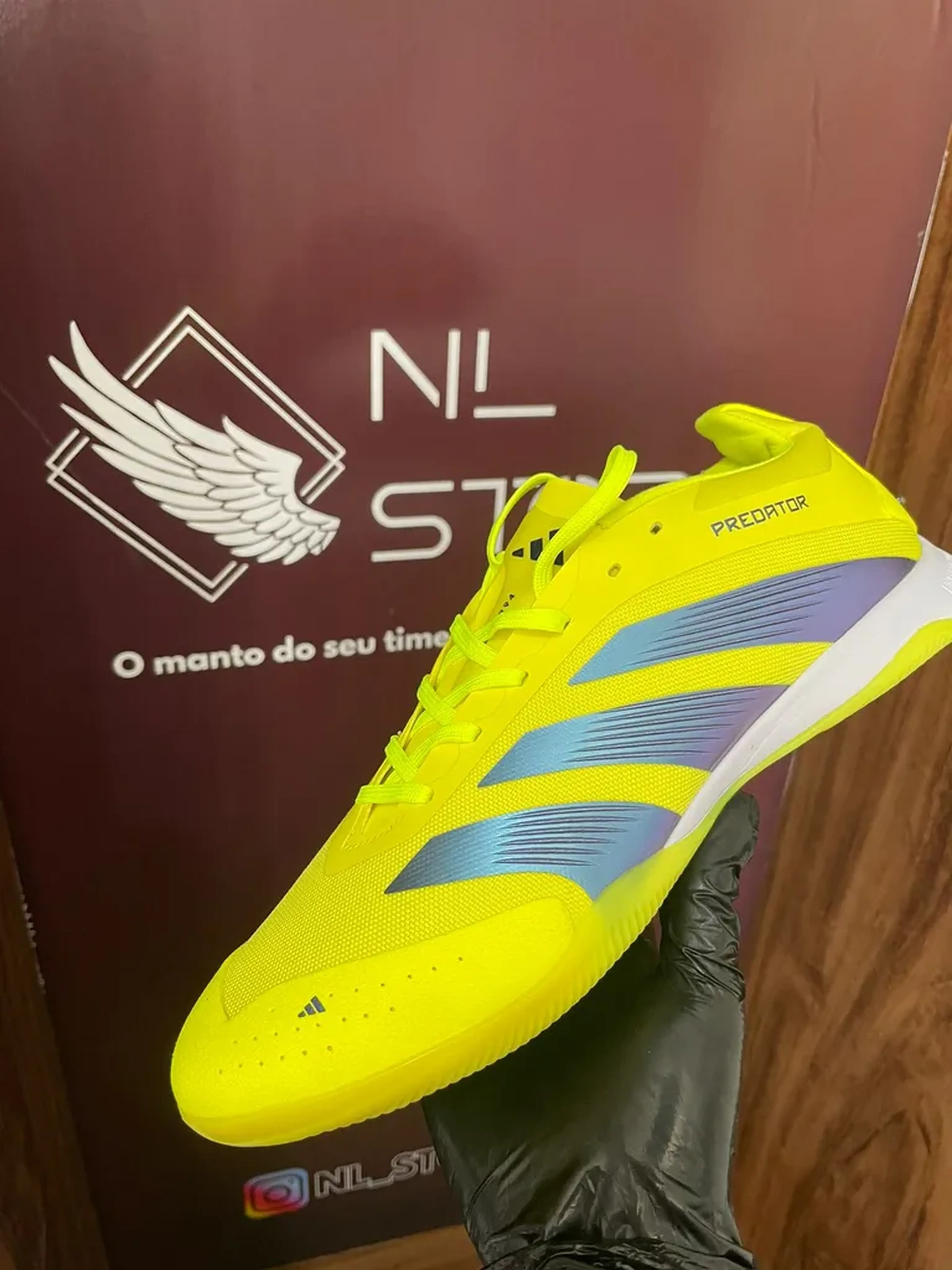 Chuteira Adidas Predator Futsal imagem