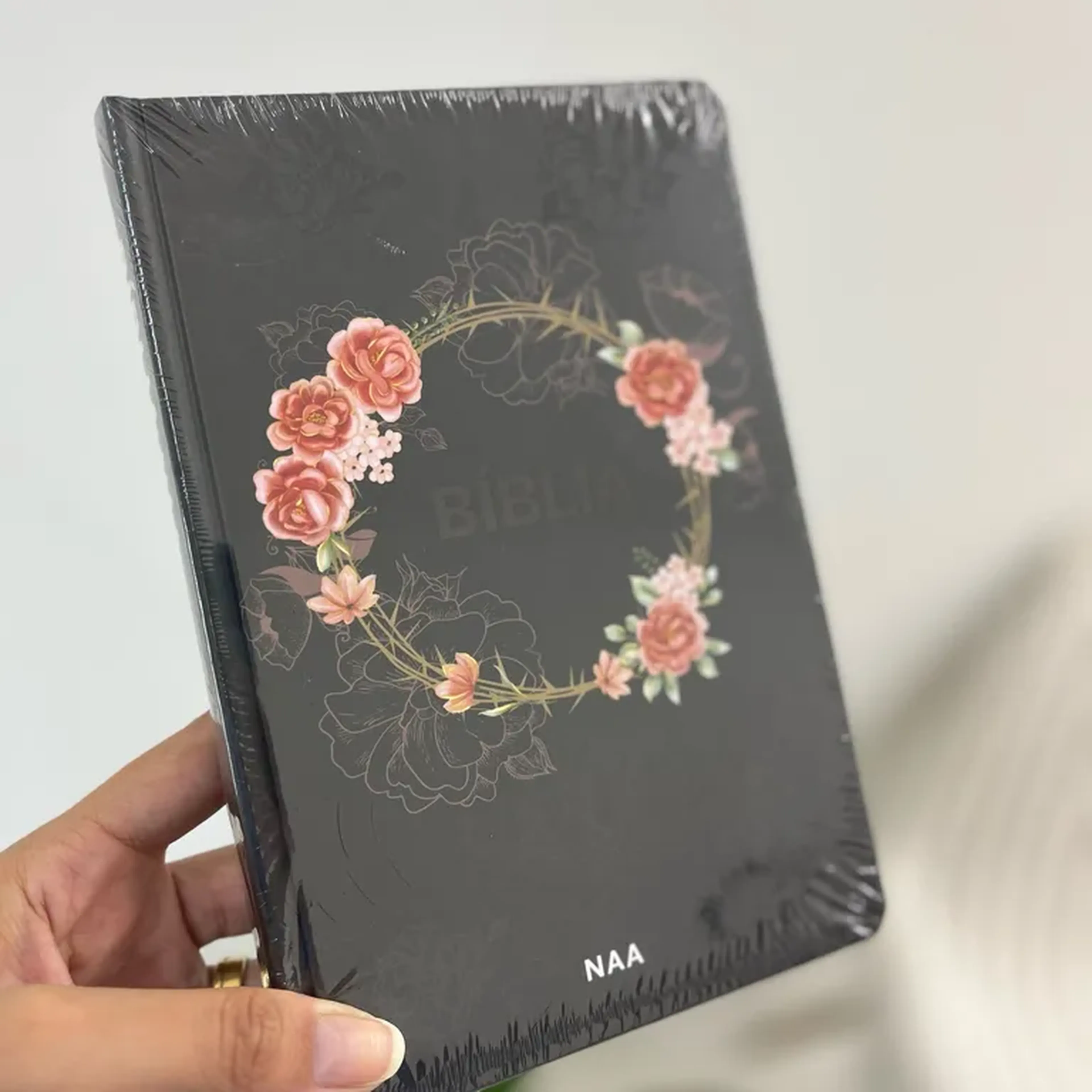 Bíblia NAA flores preta imagem