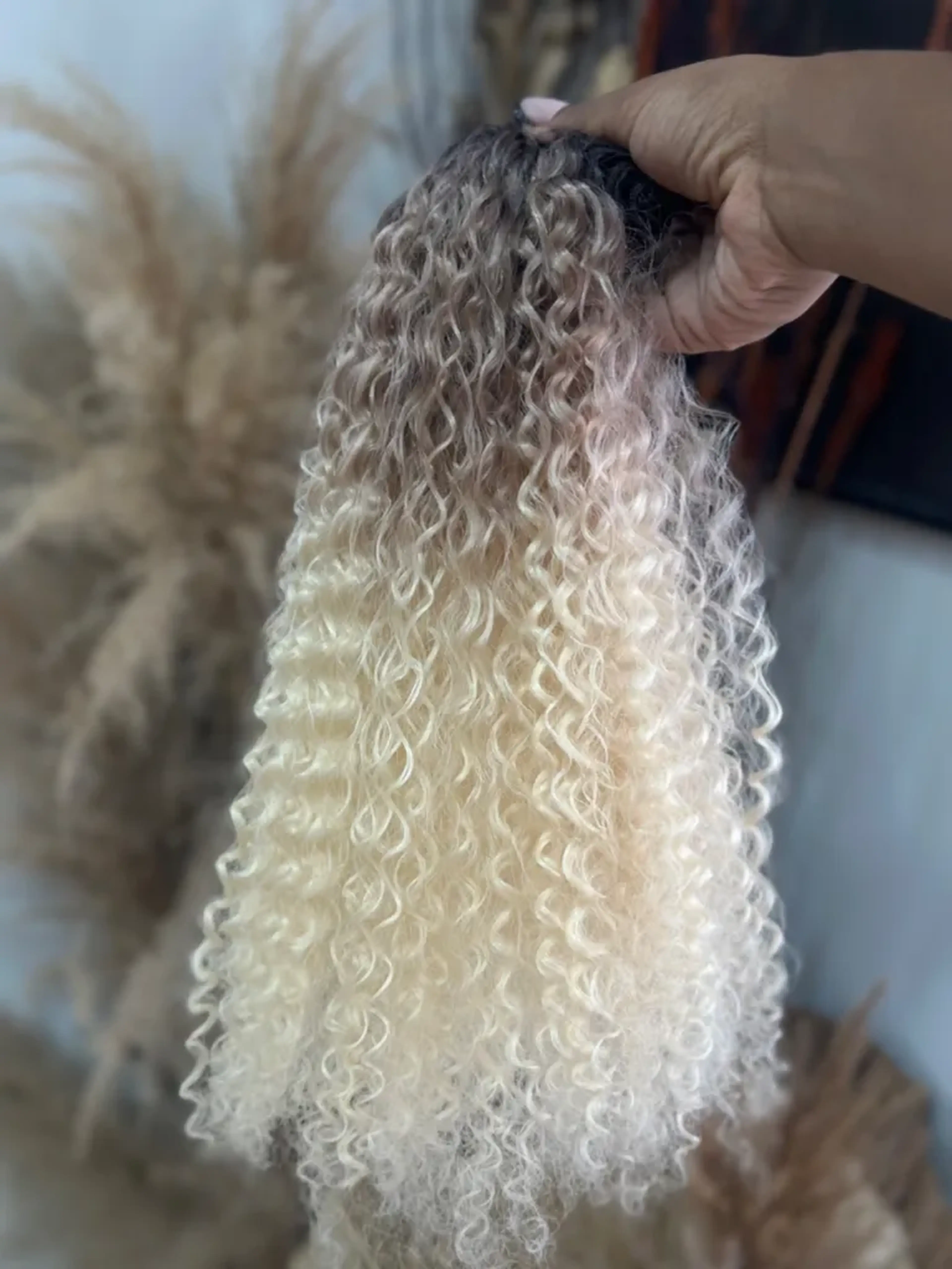 300 gFibra importada loira cacho fechado imagem