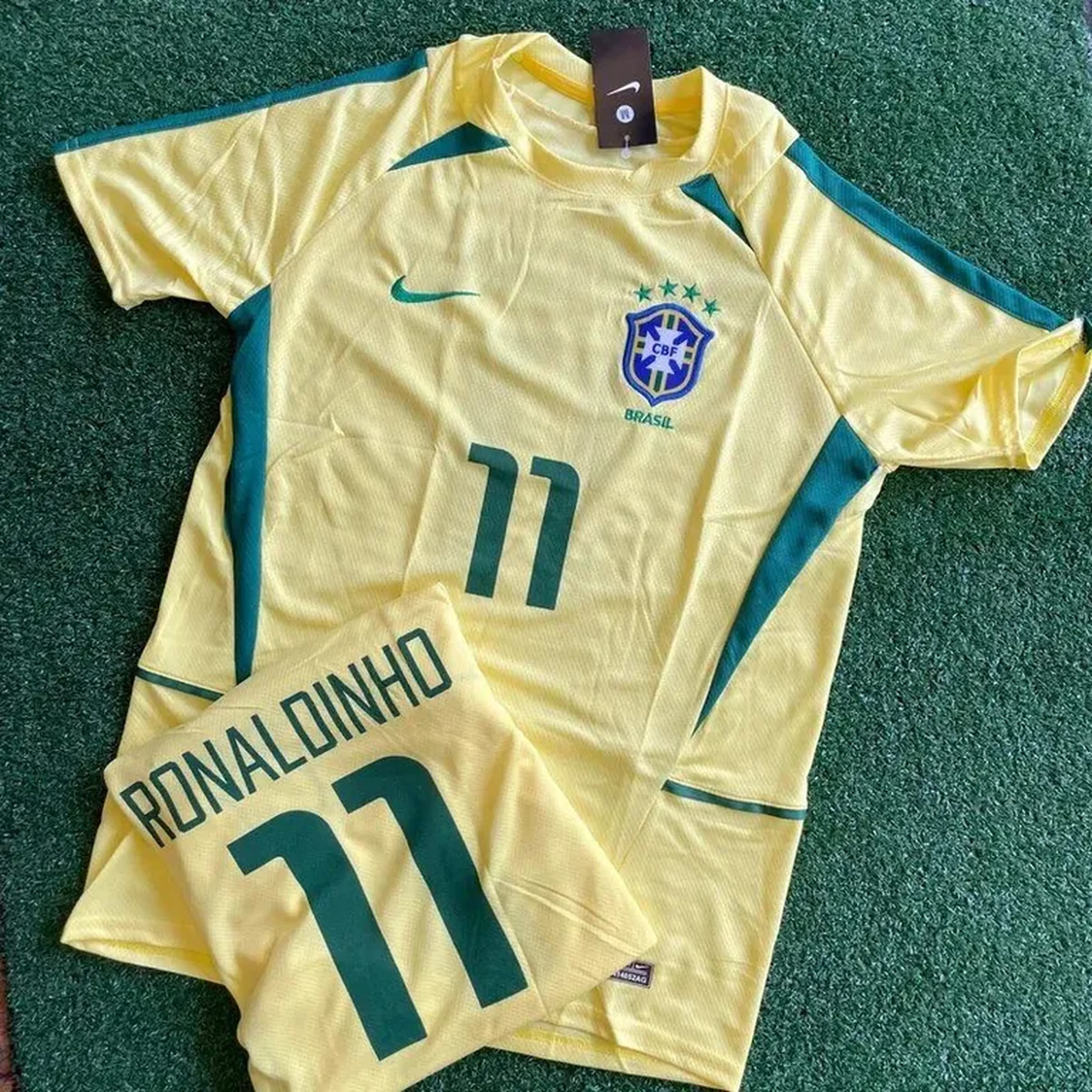Camisa Nacional Premium Brasil Amarela Ronaldinho Retrô imagem