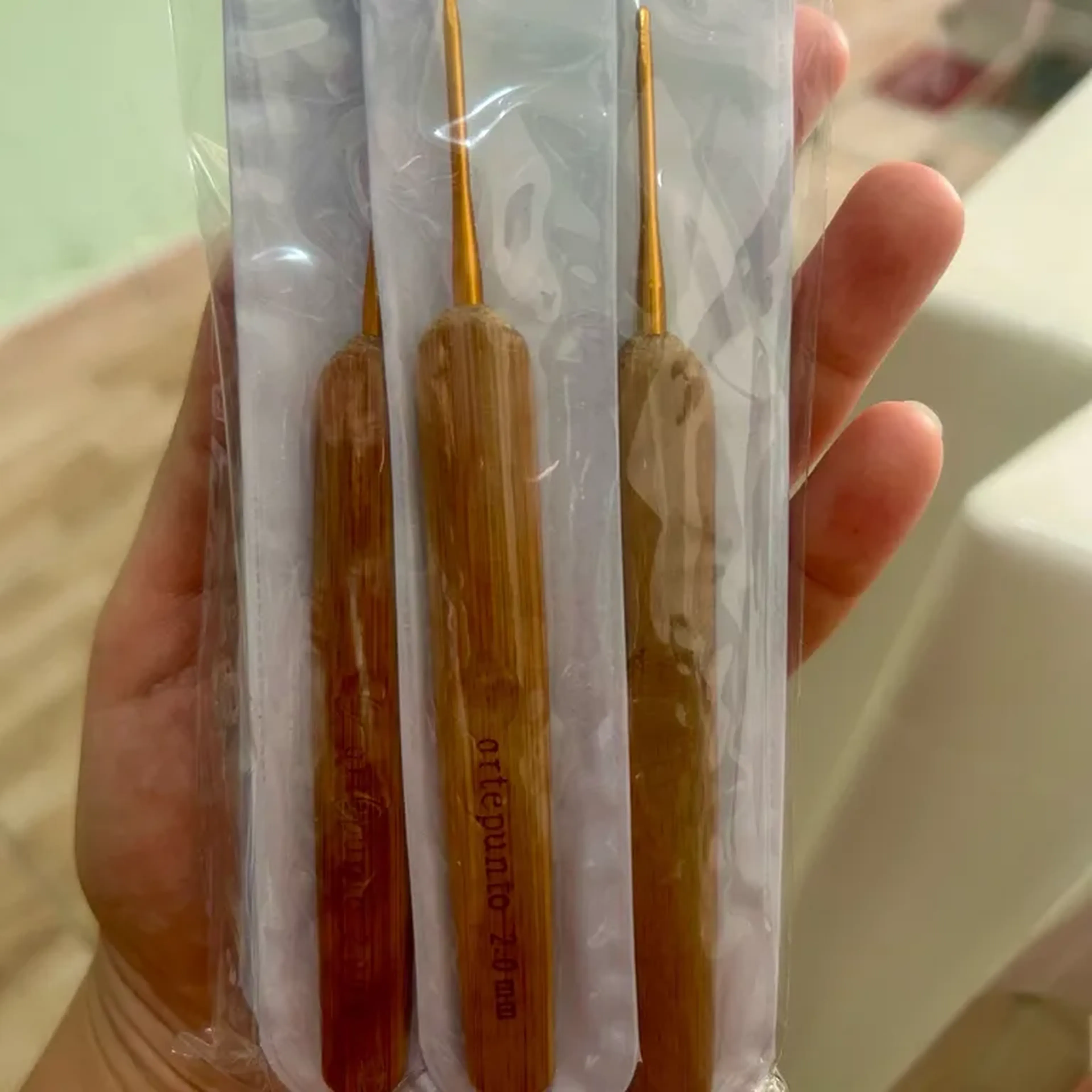 Agulha de crochê cabo de madeira várias numerações imagem