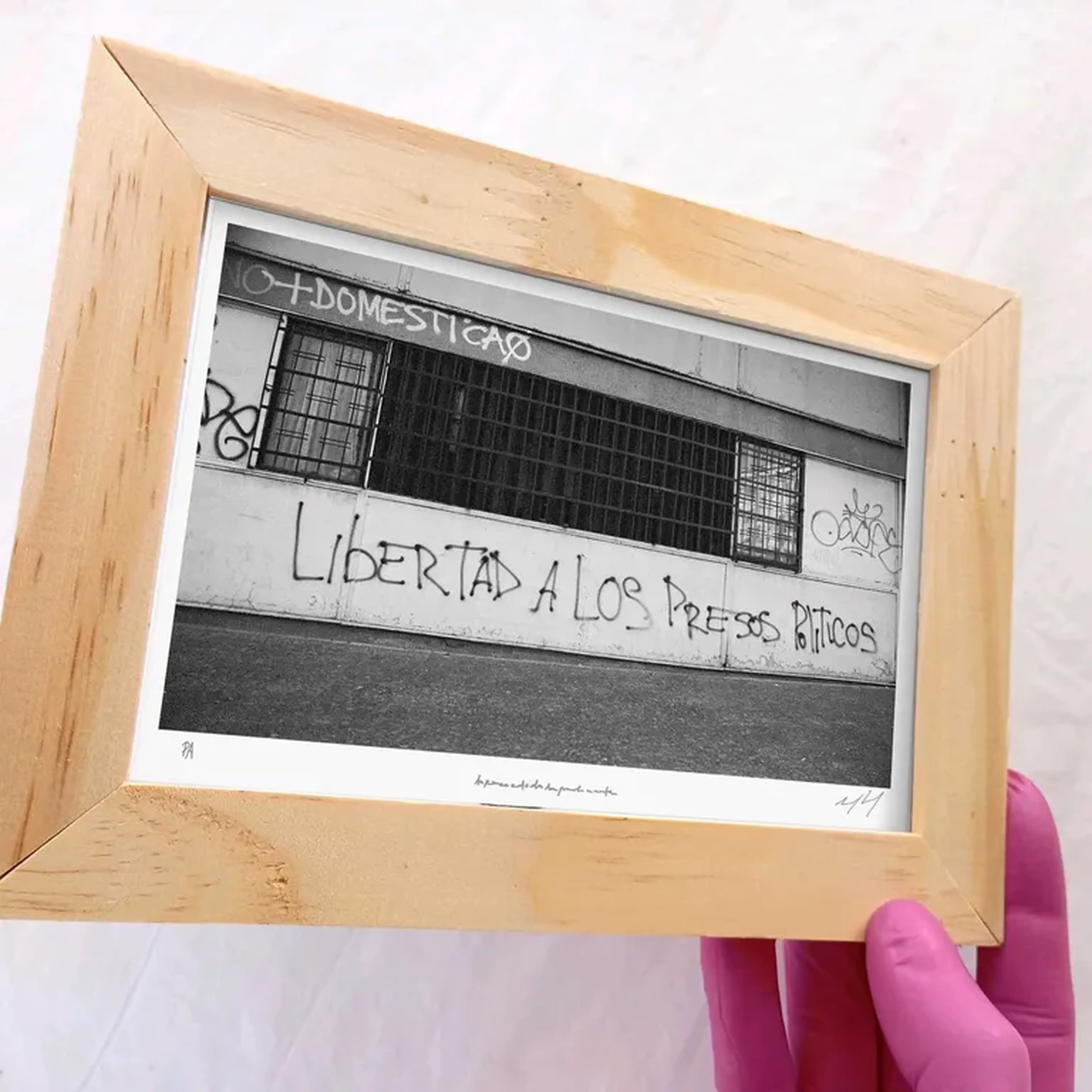 Palávoras - Presos políticos - 10x15 cm moldura plana imagem