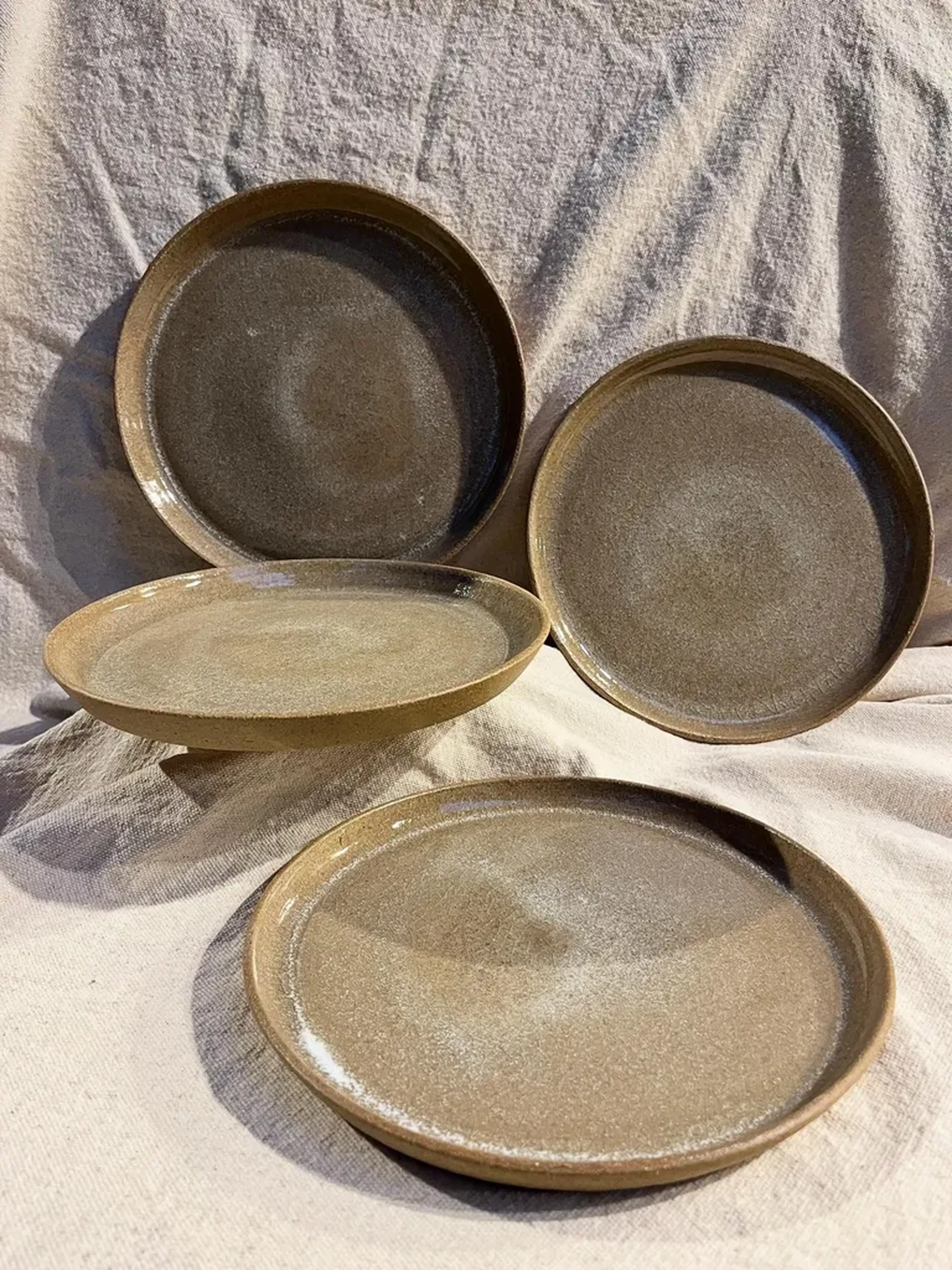 conjunto de pratos de cerâmica imagem