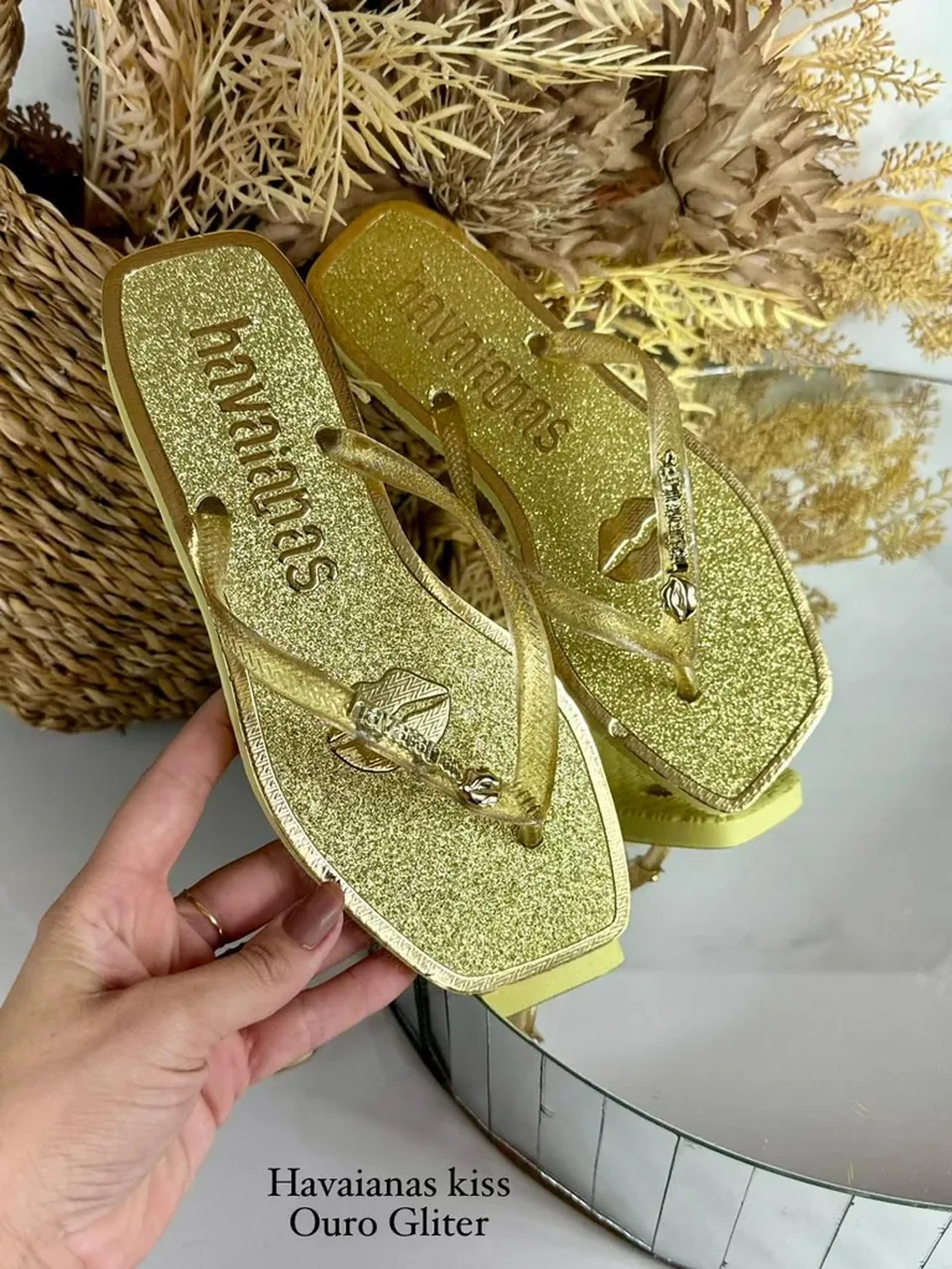 Chinelo Havaianas Feminino Slim Glite dourado tm38 imagem