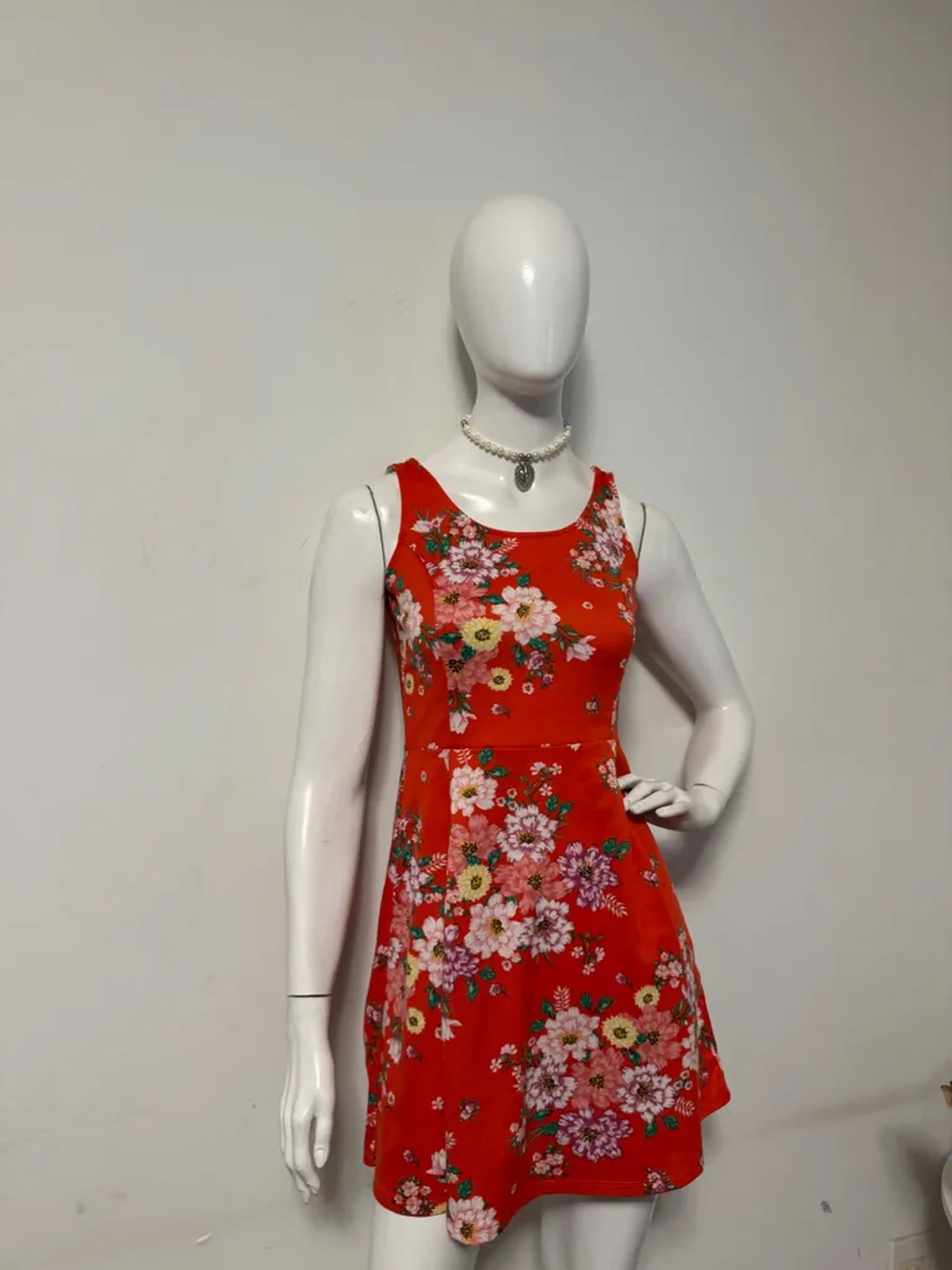 Vestido floral vermelho imagem