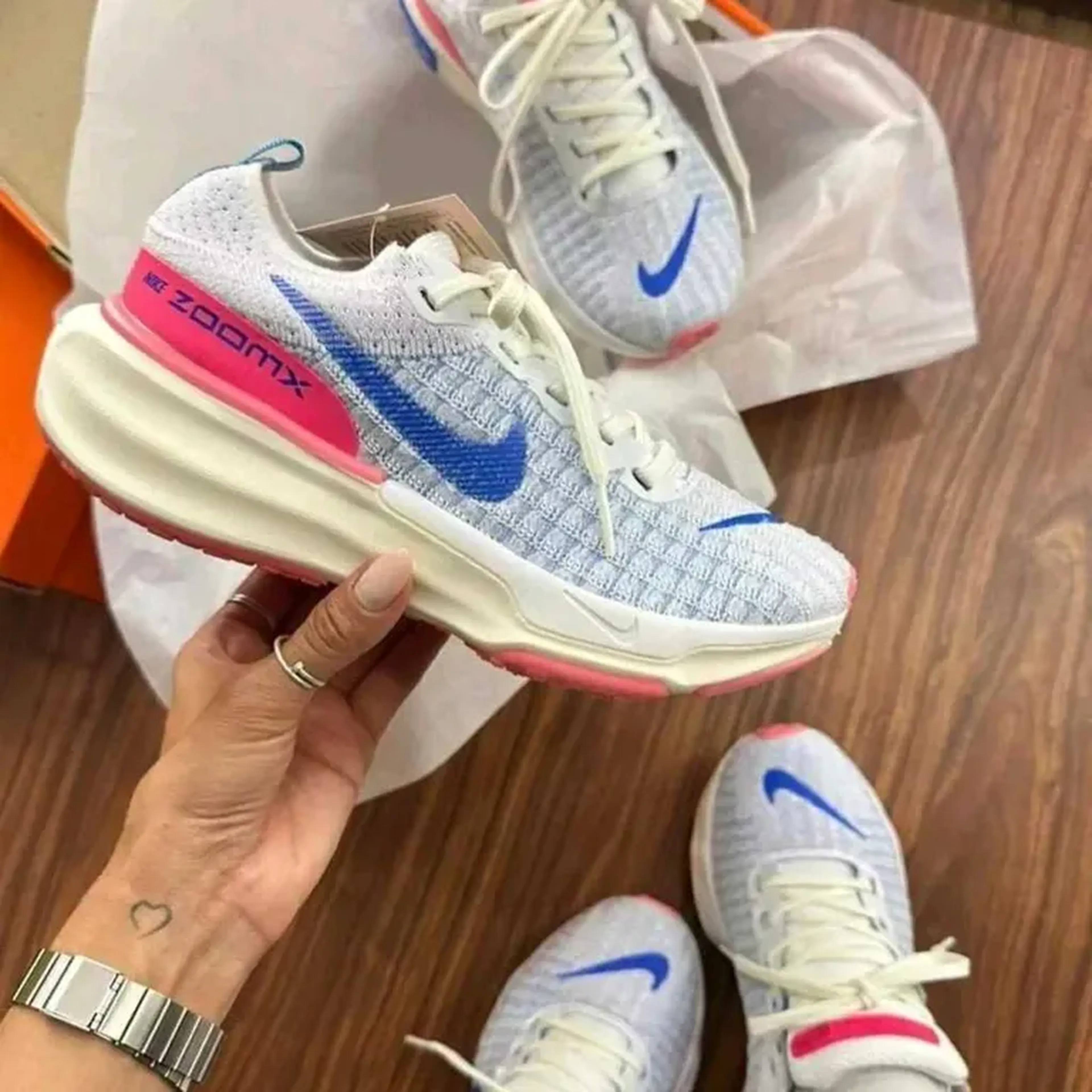Nike Zoomx - Branco, Rosa e Azul imagem