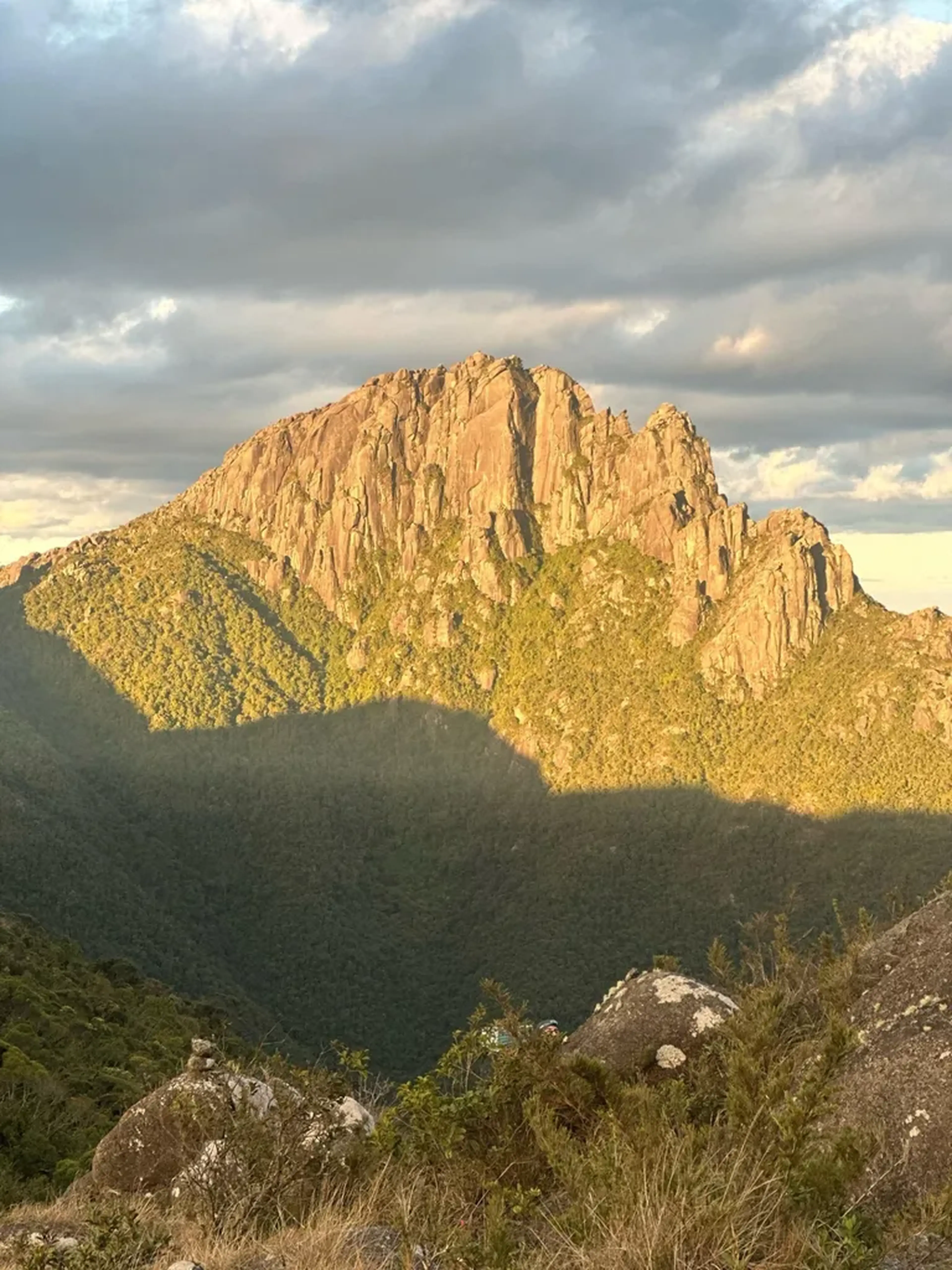 (12-07) Pico do Itaguaré - Bate e Volta - Trilha Noturna imagem