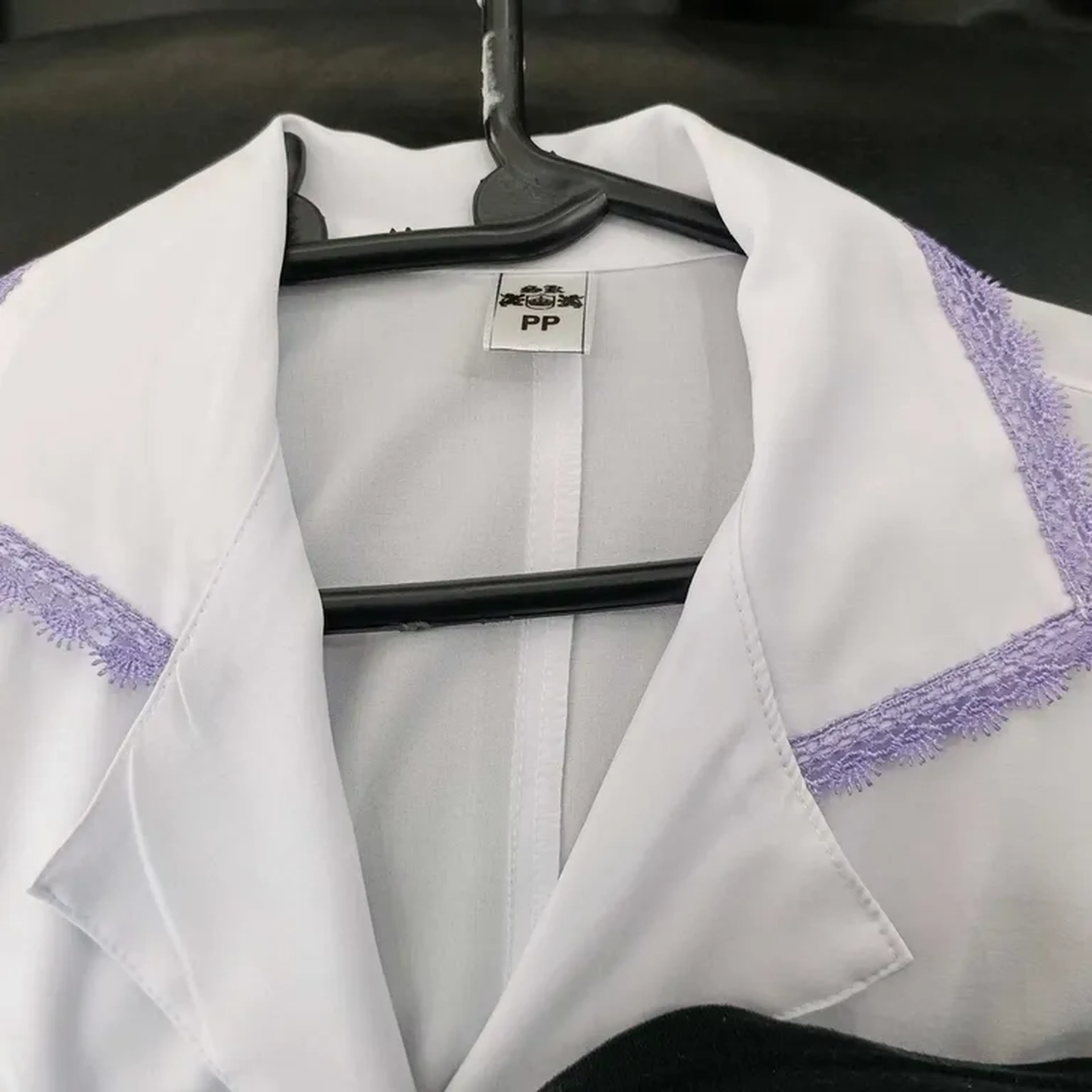 jaleco feminino com renda lilas imagem