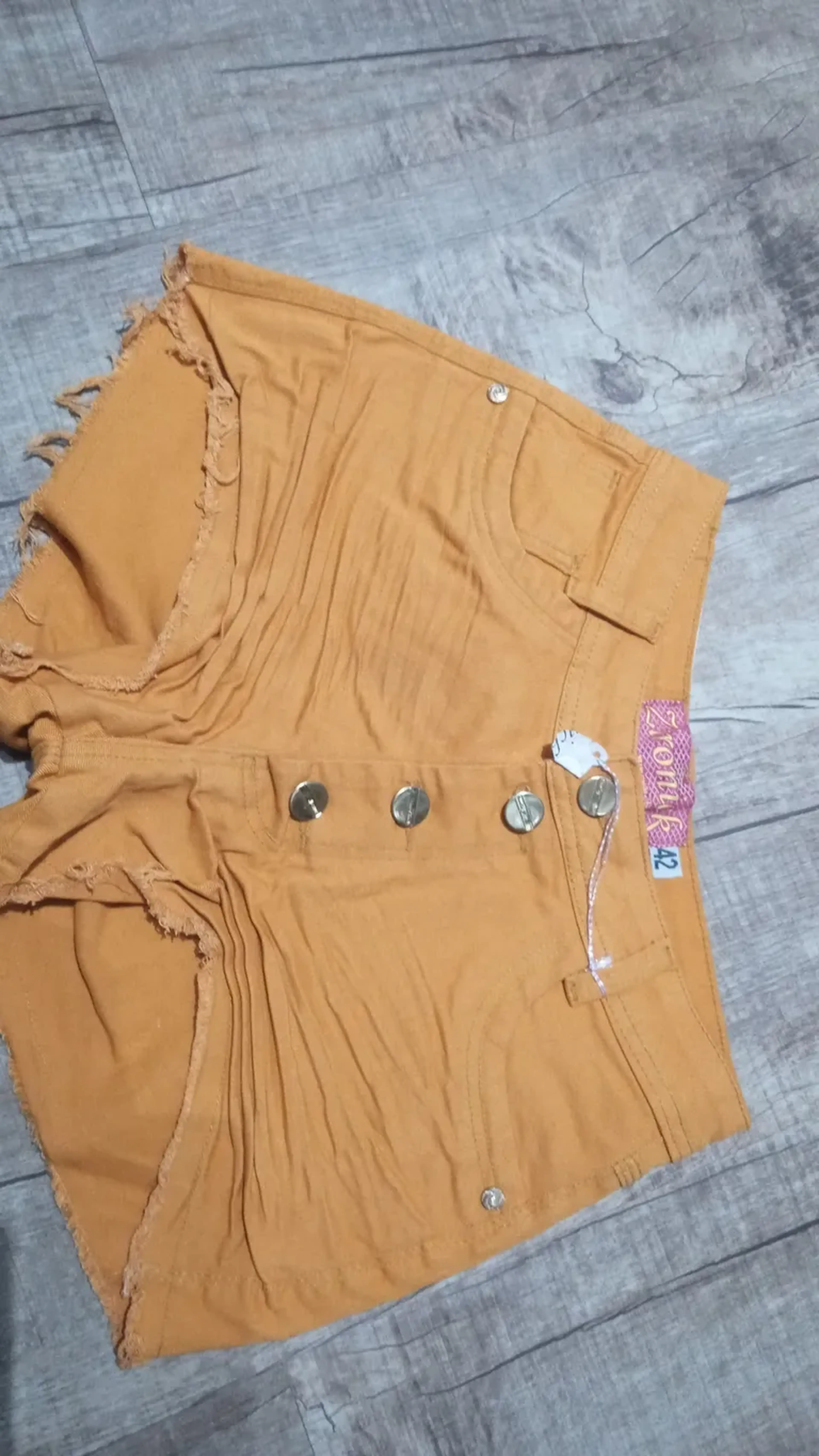 Short feminino Sarja marrom imagem