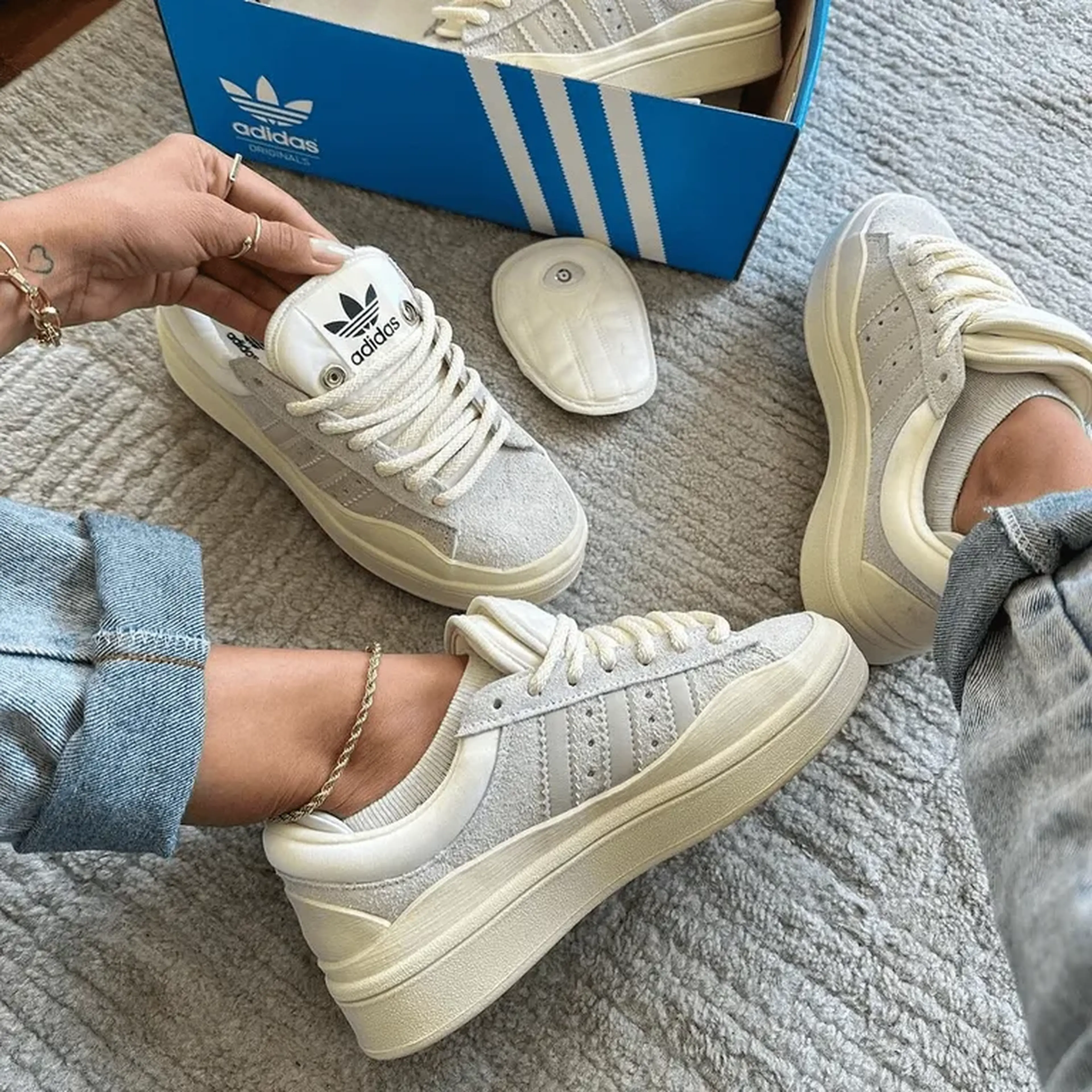 Adidas Bad Bunny Bege Premium imagem