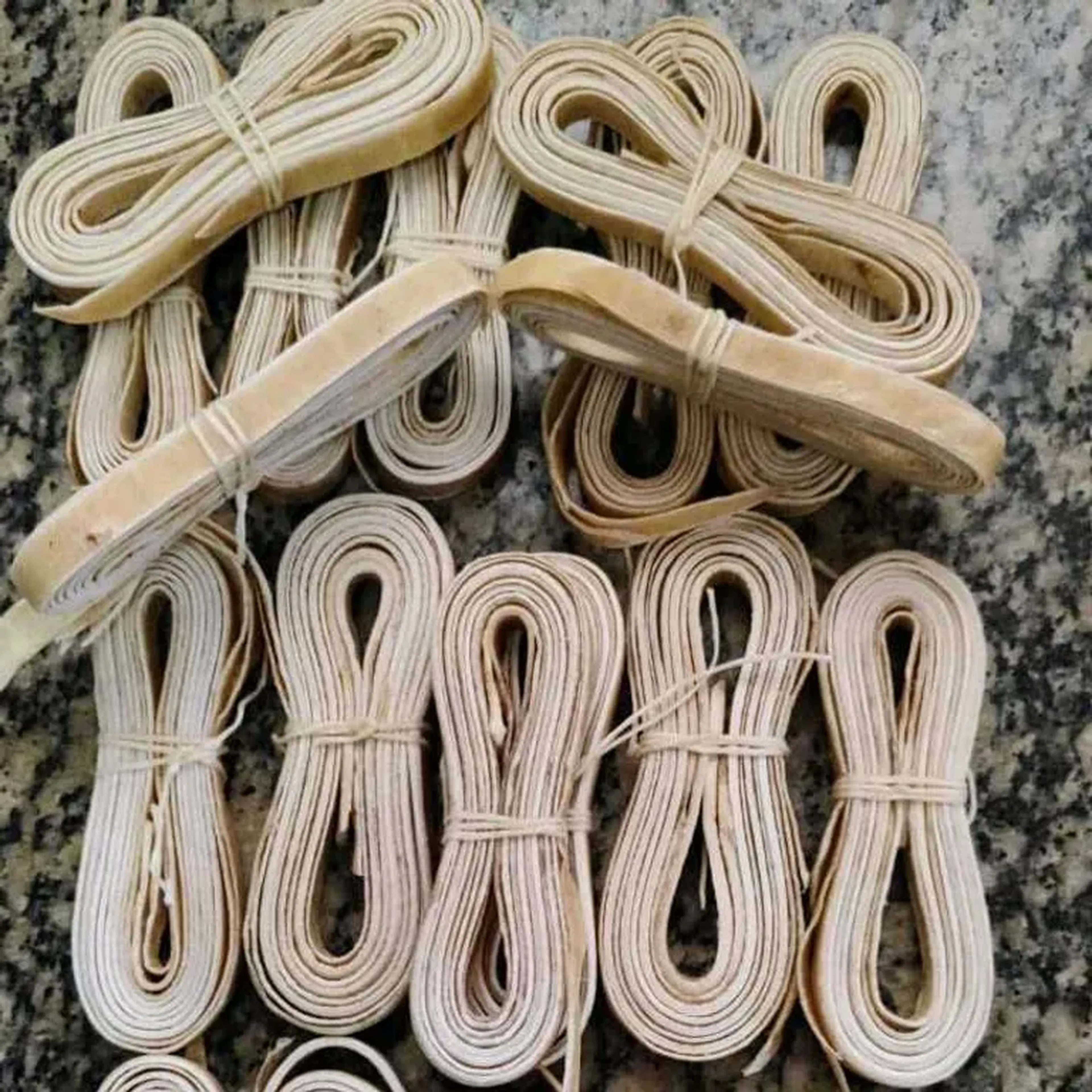 Tentos de Couro Crú o Par imagem