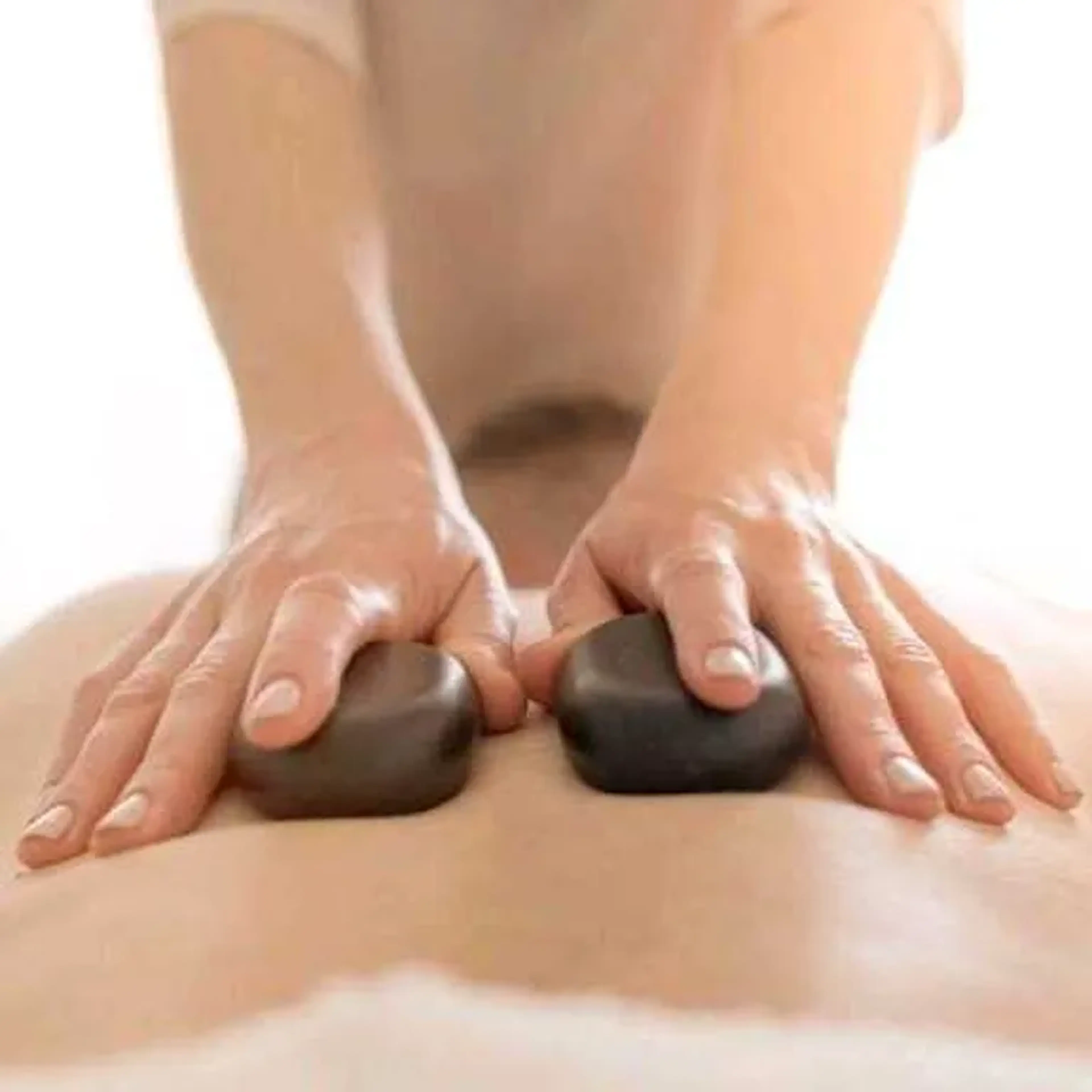 Massagem com pedras quentes imagem