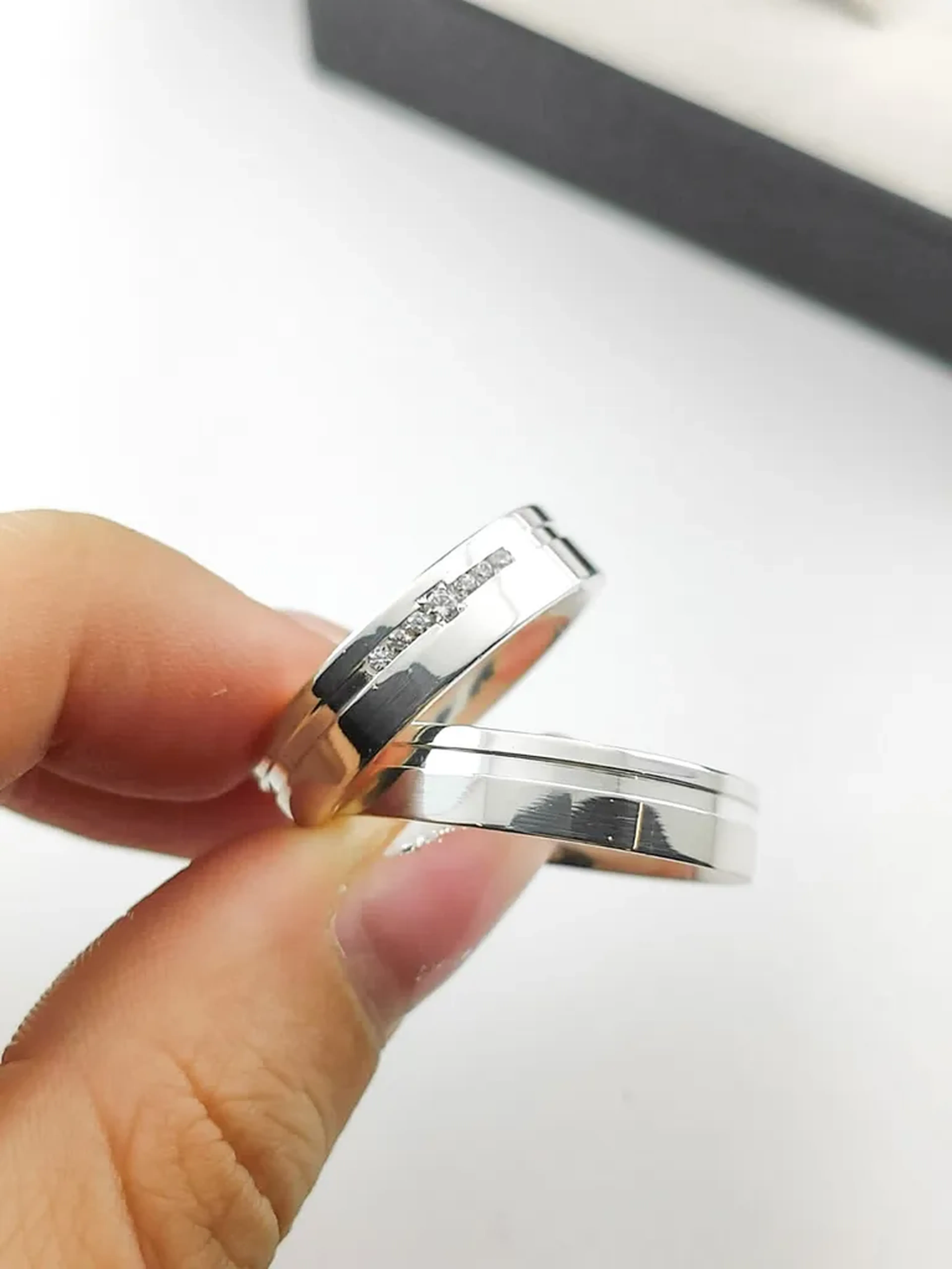 PAR DE ALIANÇA 5MM CRAVEJADA PRINCESA imagem