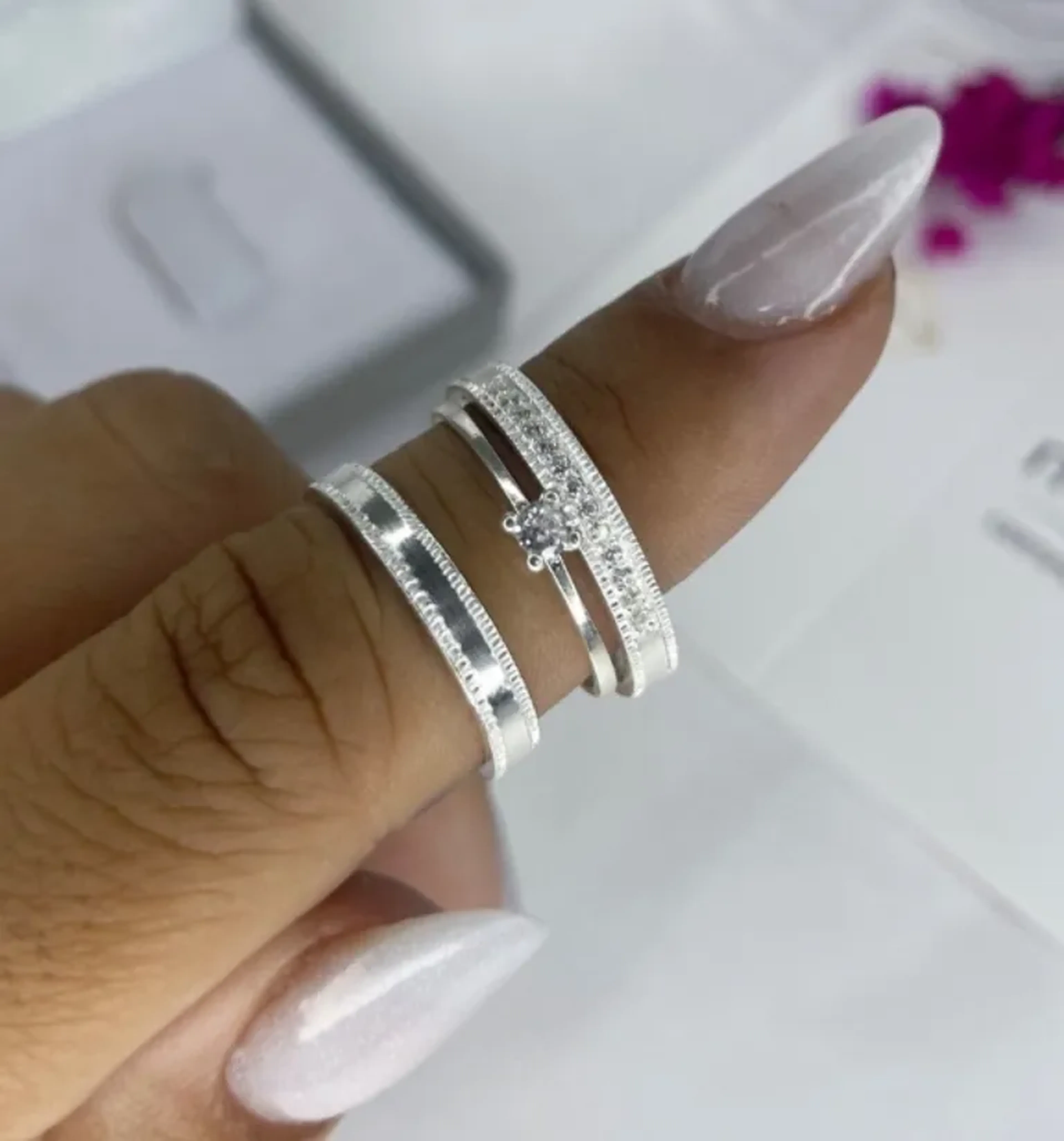 Par de aliança 3 MM cravejada imagem