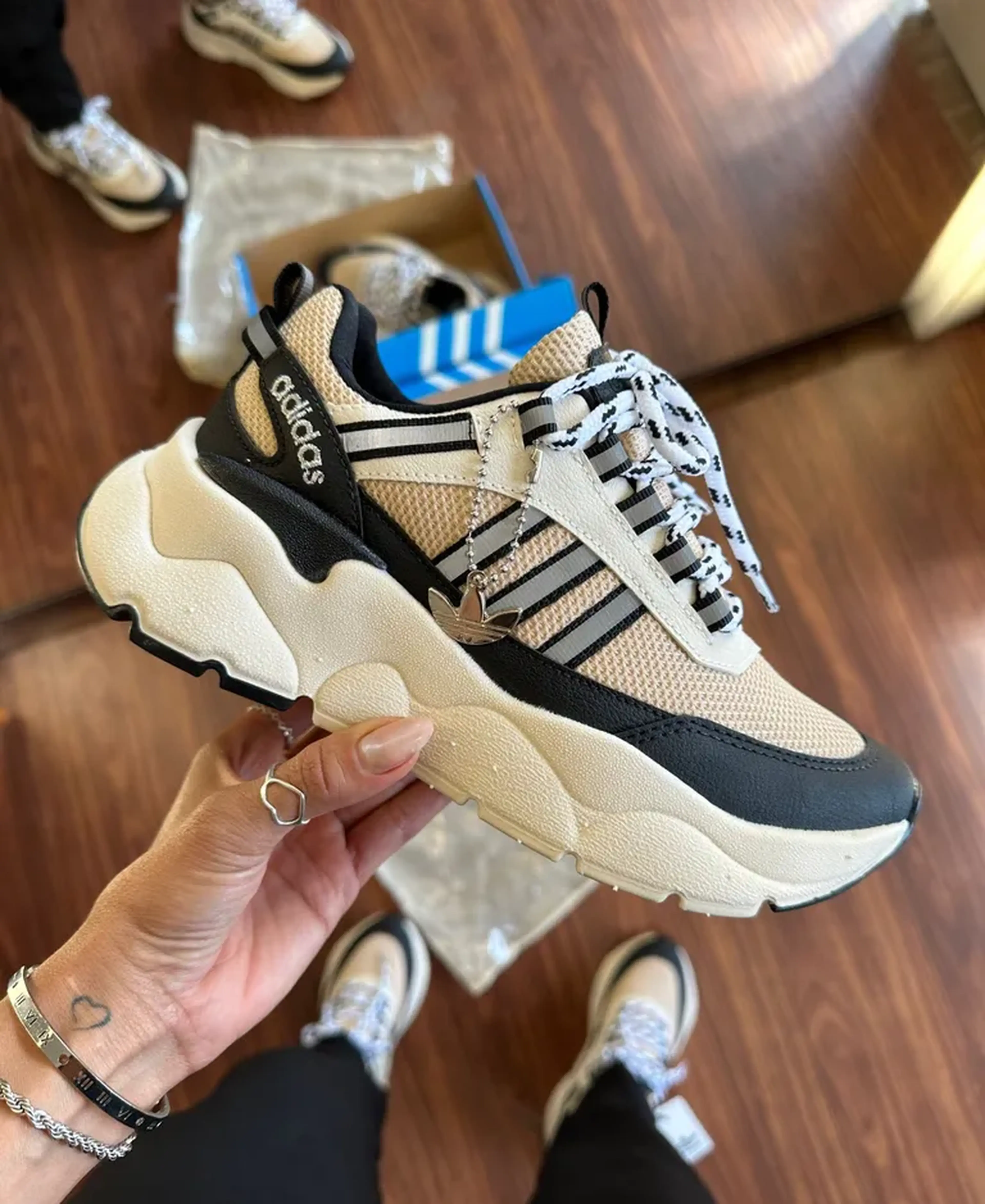 ADIDAS DYMOND imagem