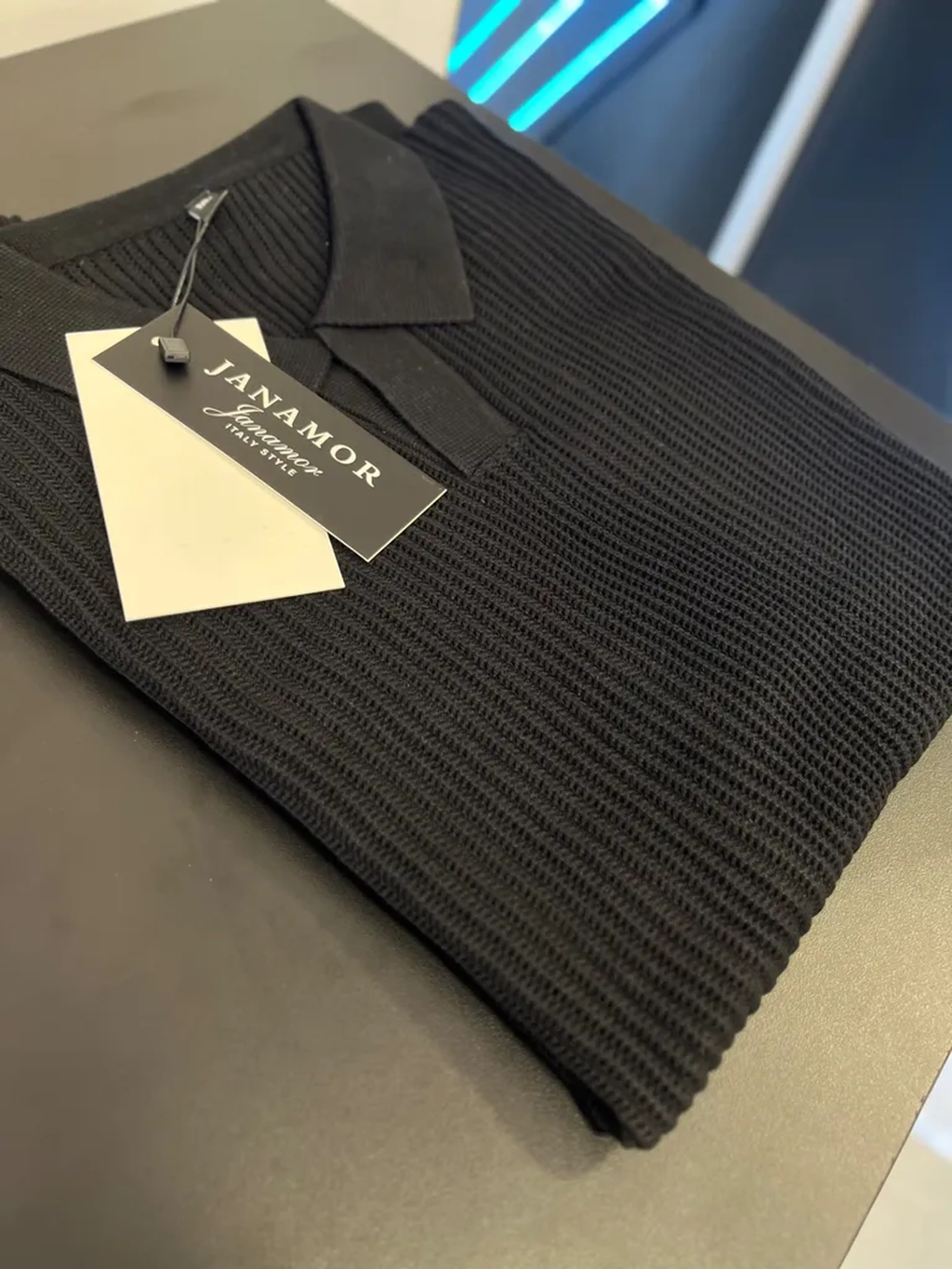 Camiseta de tricô, polo sem botão imagem