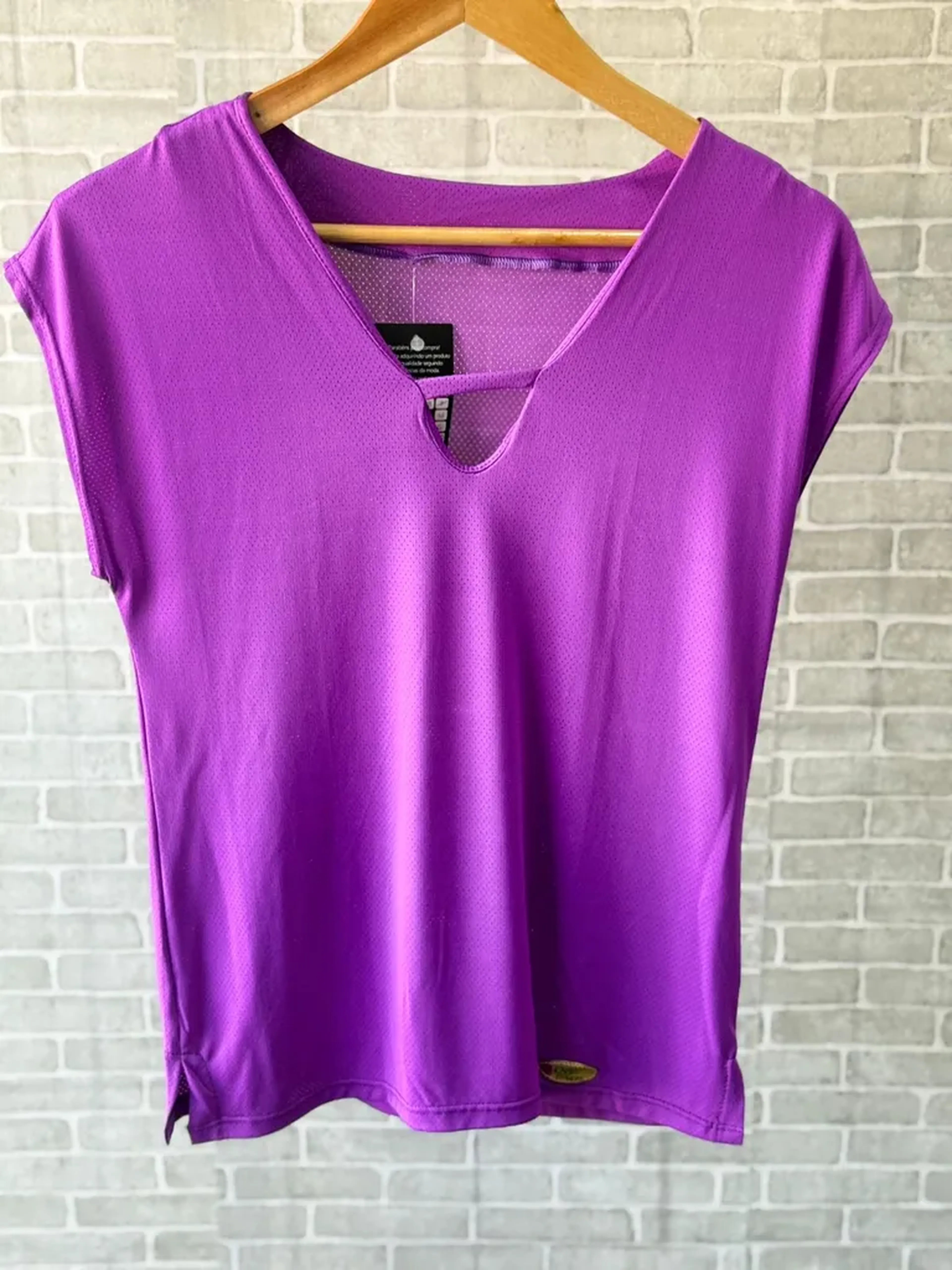 Camiseta dry fit fúscia imagem
