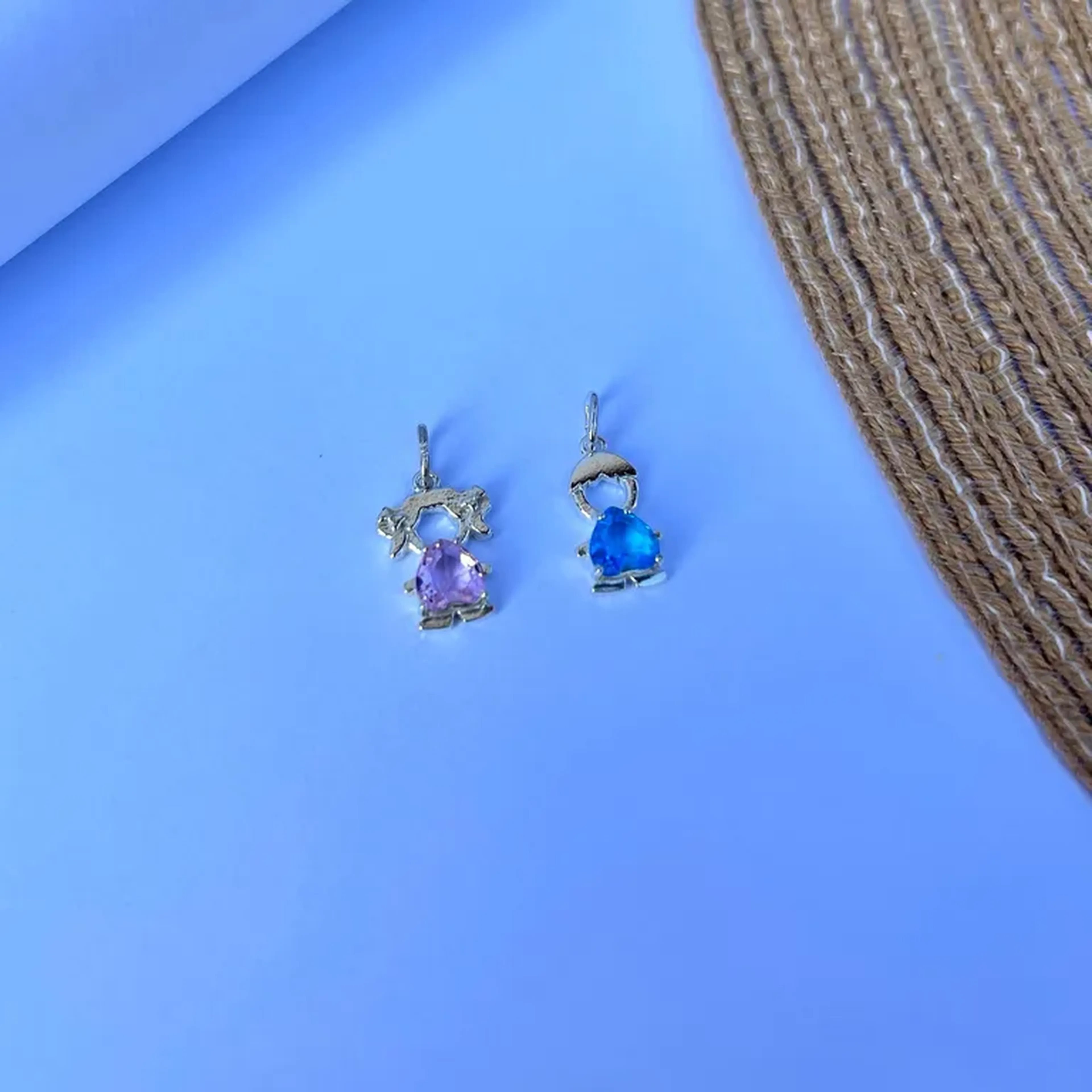 pingente menina e menino imagem