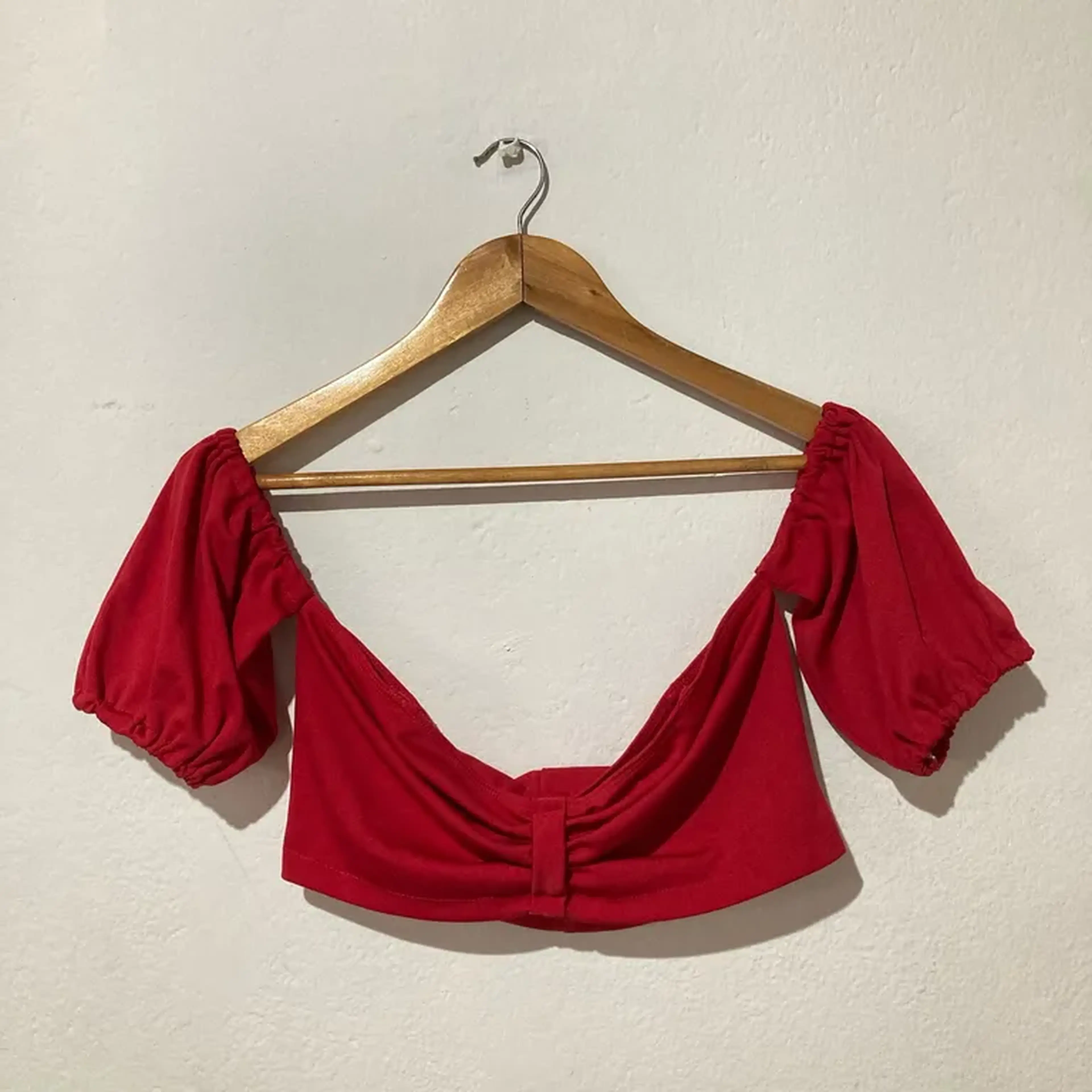 Cropped vermelho ombro a ombro ❤️ imagem