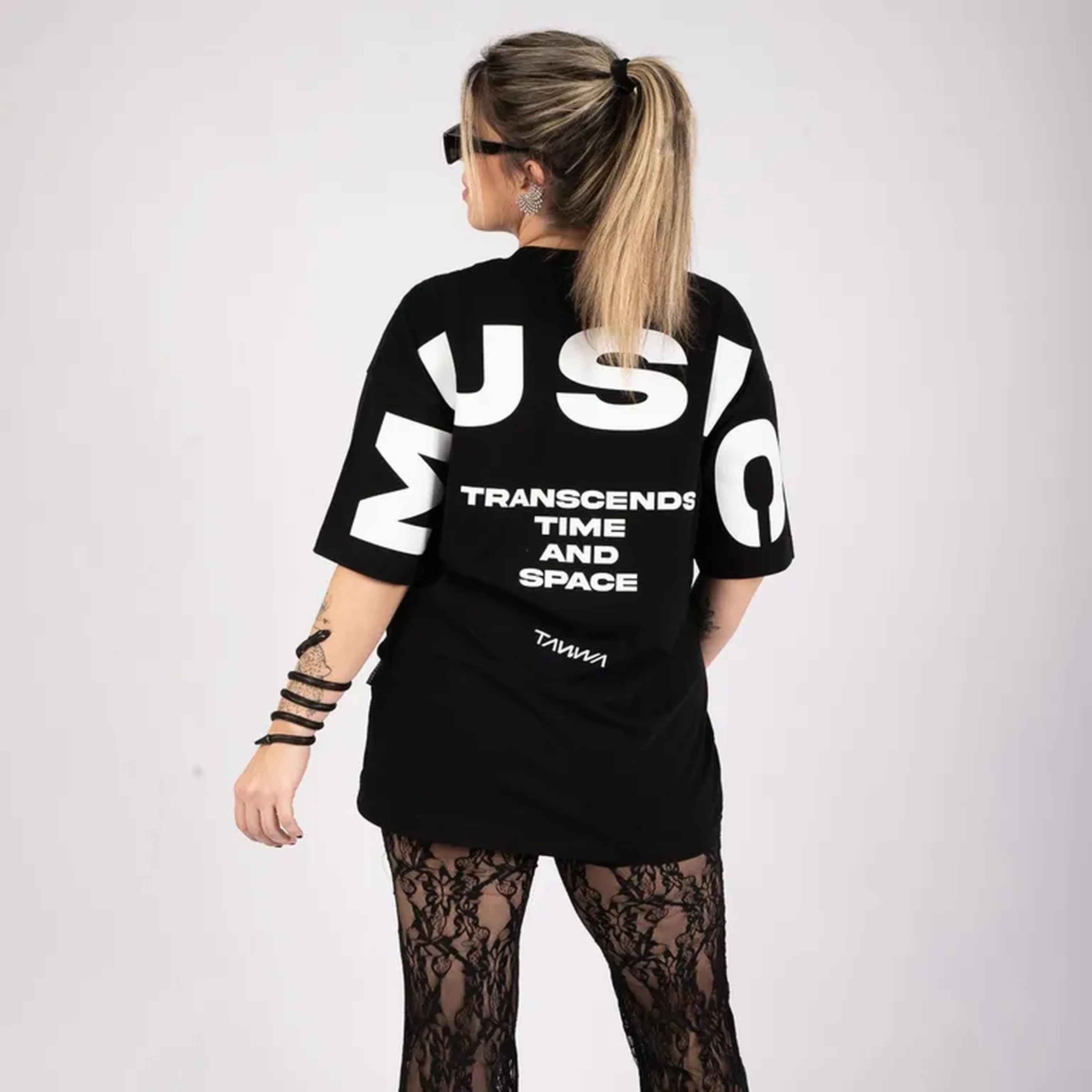 Camiseta Oversized Music Trancedends Time and Space Unissex 🌎 imagem