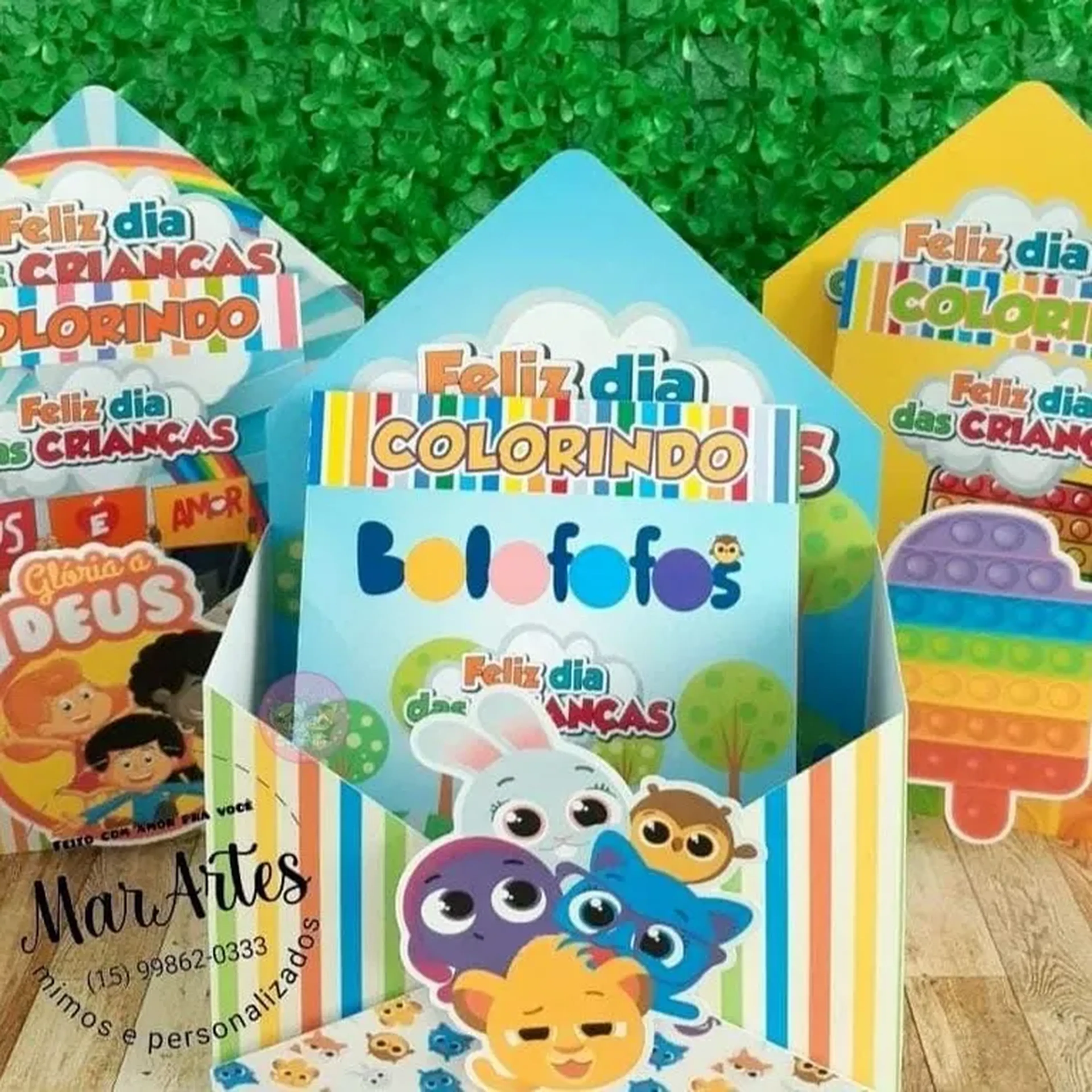 Caixa envelope com livro de colorir imagem