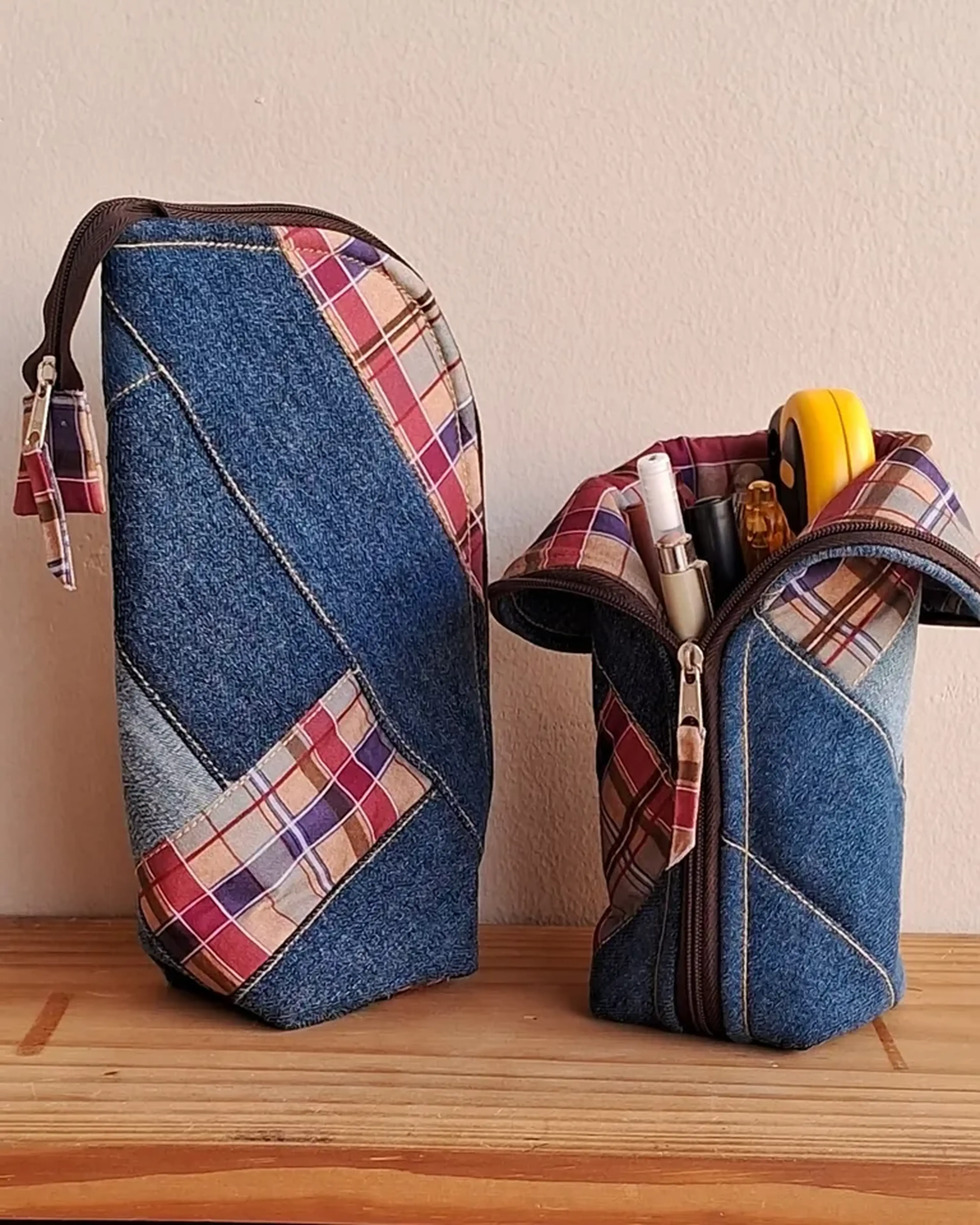 Estojo vertical jeans e xadrez imagem