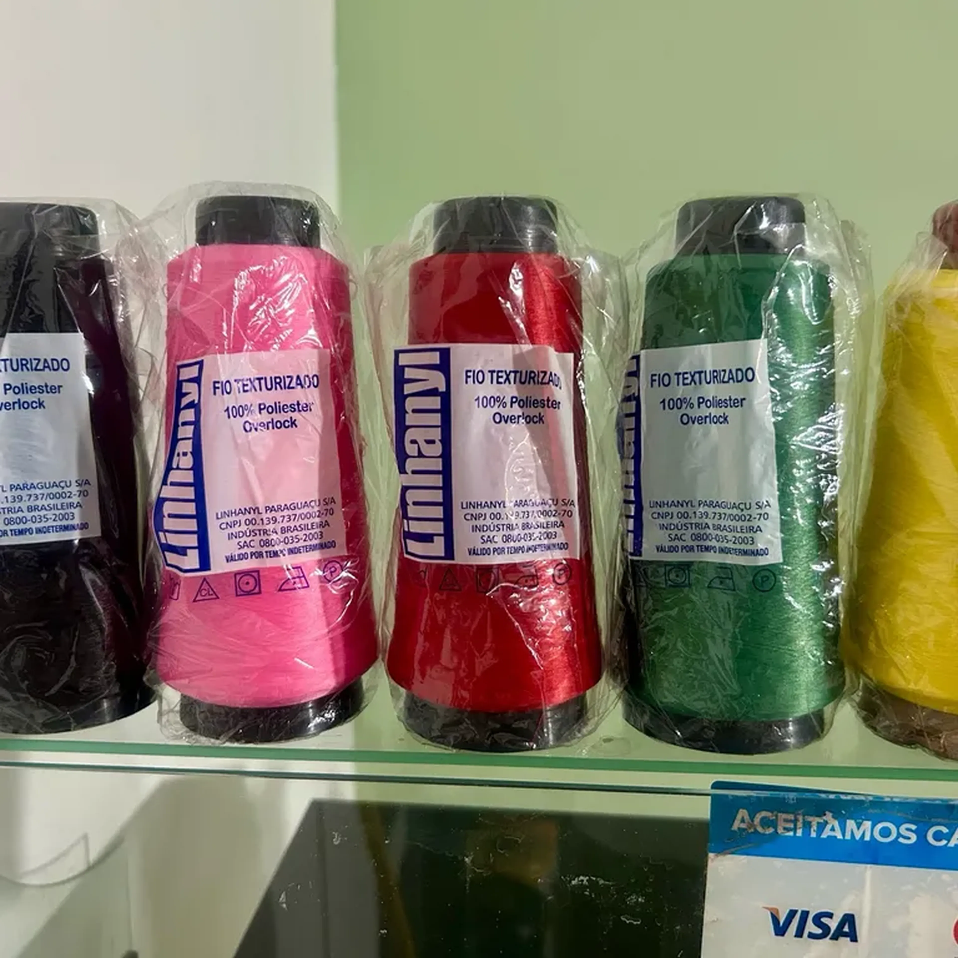 Fio de Overloque colorido imagem